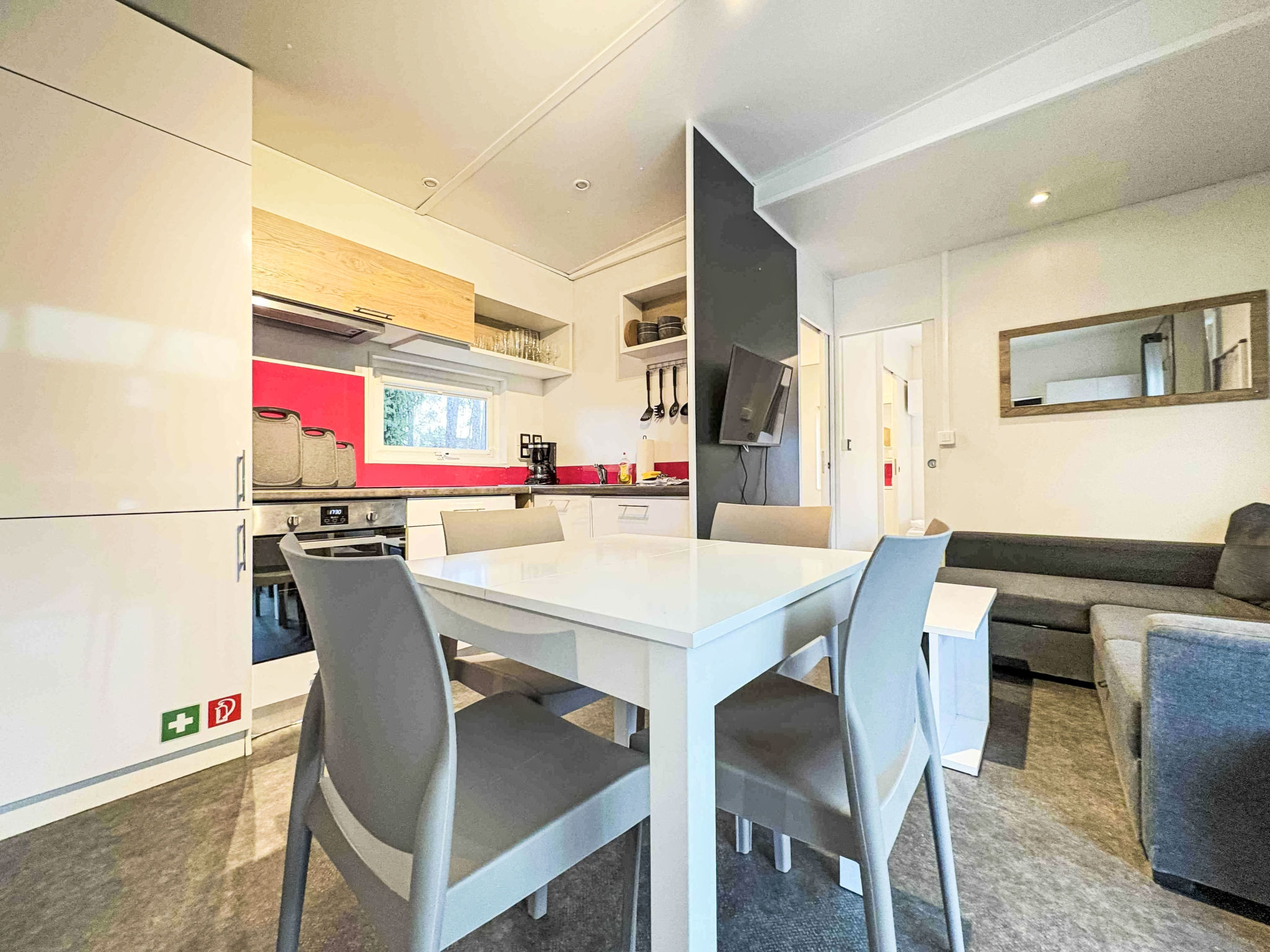 In Wackersdorf mit Whirlpool, Terrasse und Grill - Inside