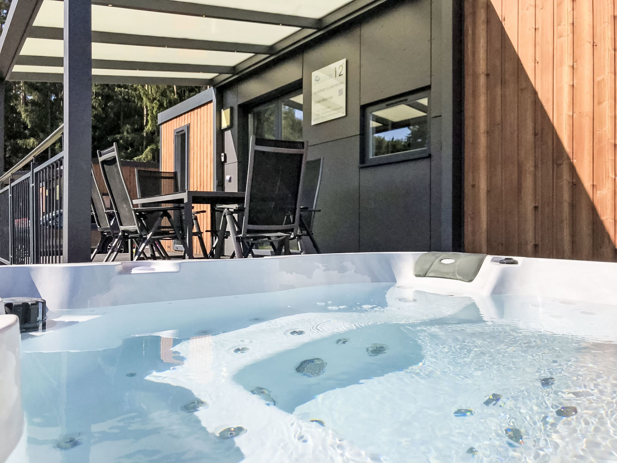 In Wackersdorf mit Whirlpool, Terrasse und Grill