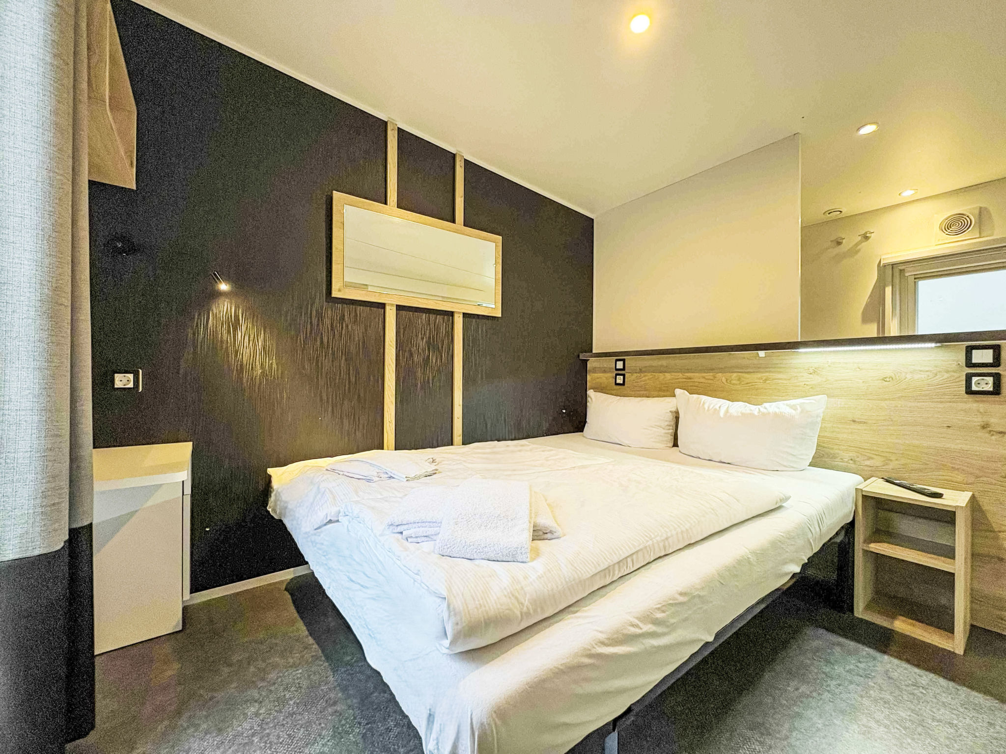 In Wackersdorf mit Whirlpool, Terrasse und Grill - Inside