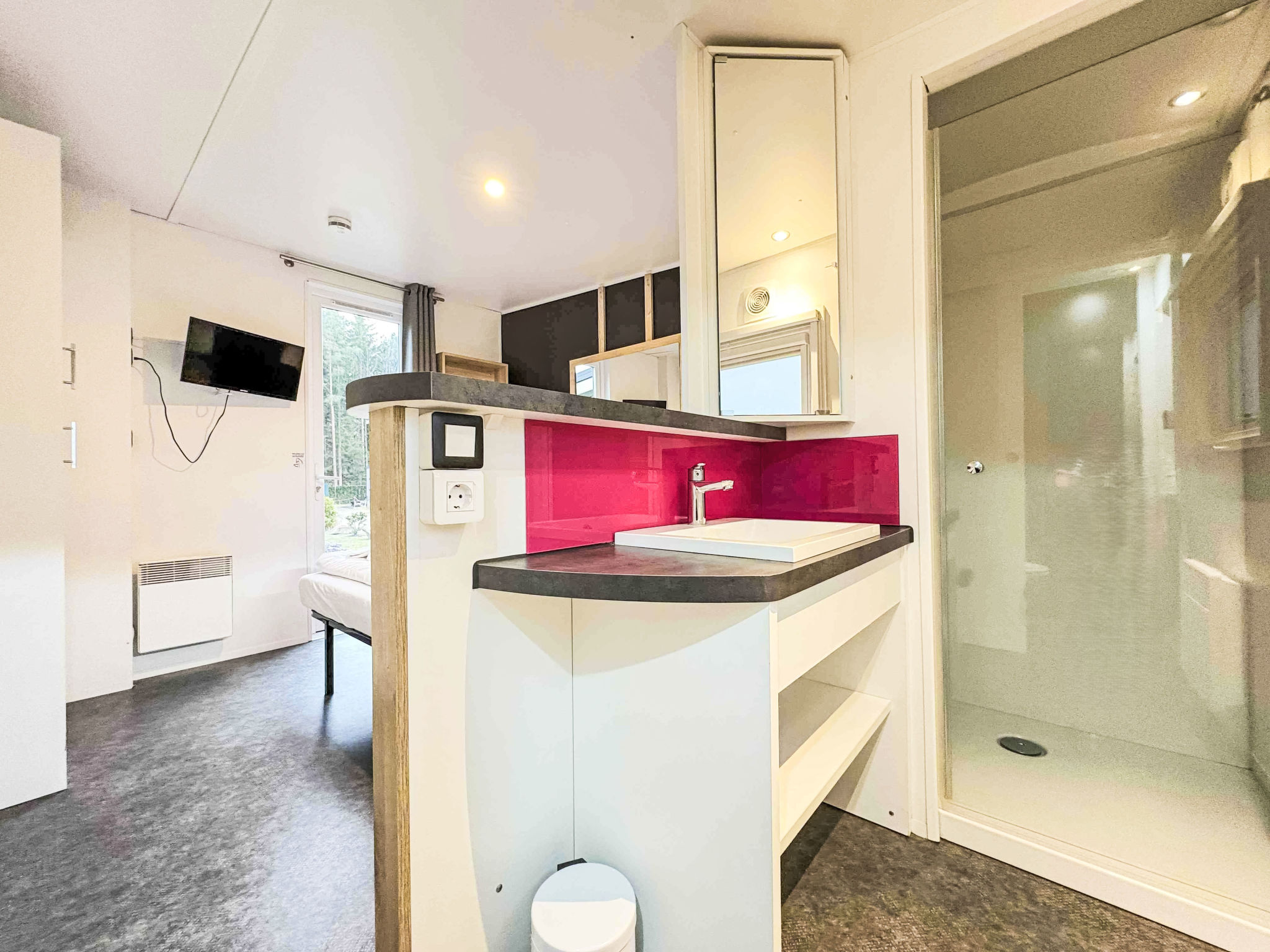 In Wackersdorf mit Whirlpool, Terrasse und Grill - Inside