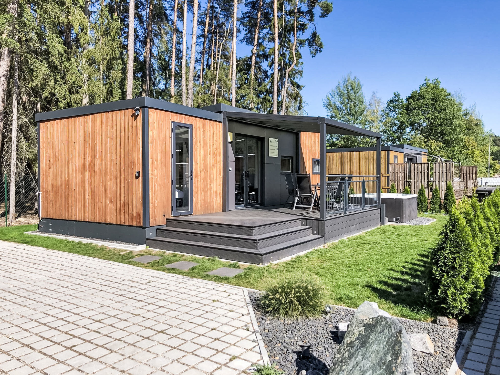 In Wackersdorf mit Whirlpool, Terrasse und Grill