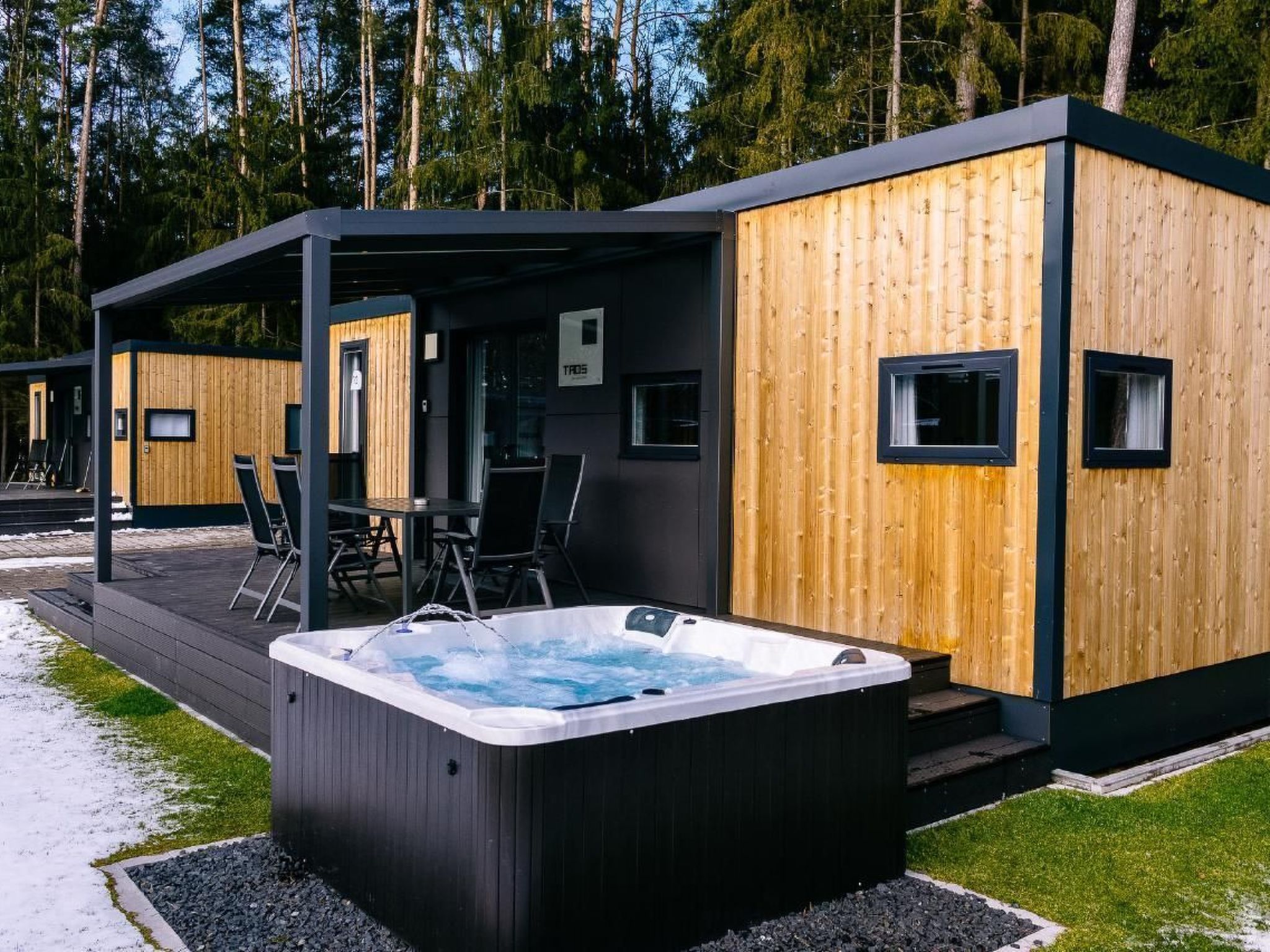 In Wackersdorf mit Whirlpool, Terrasse und Grill-Image-tags.info