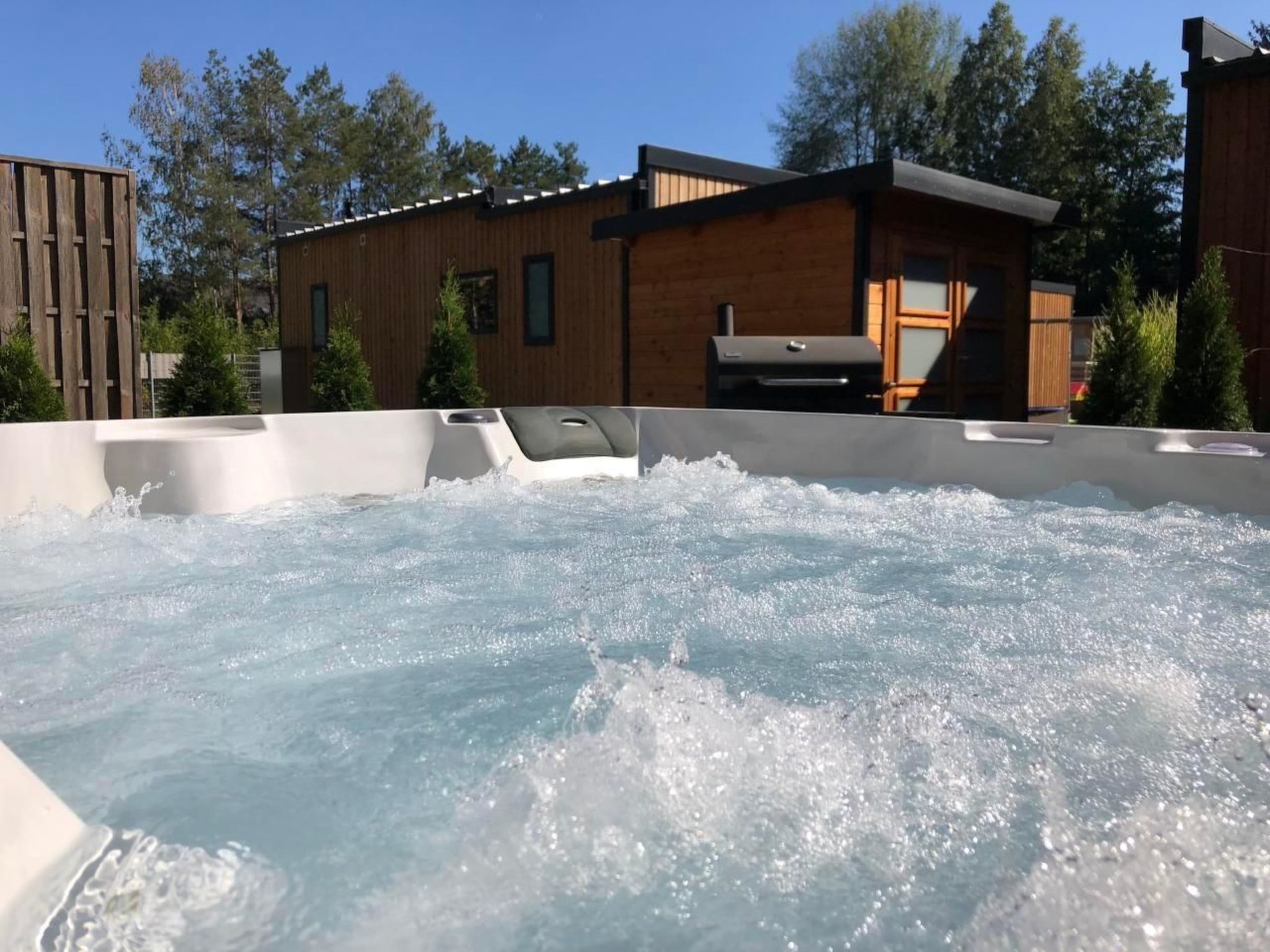 In Wackersdorf mit Whirlpool, Terrasse und Grill-Image-tags.info