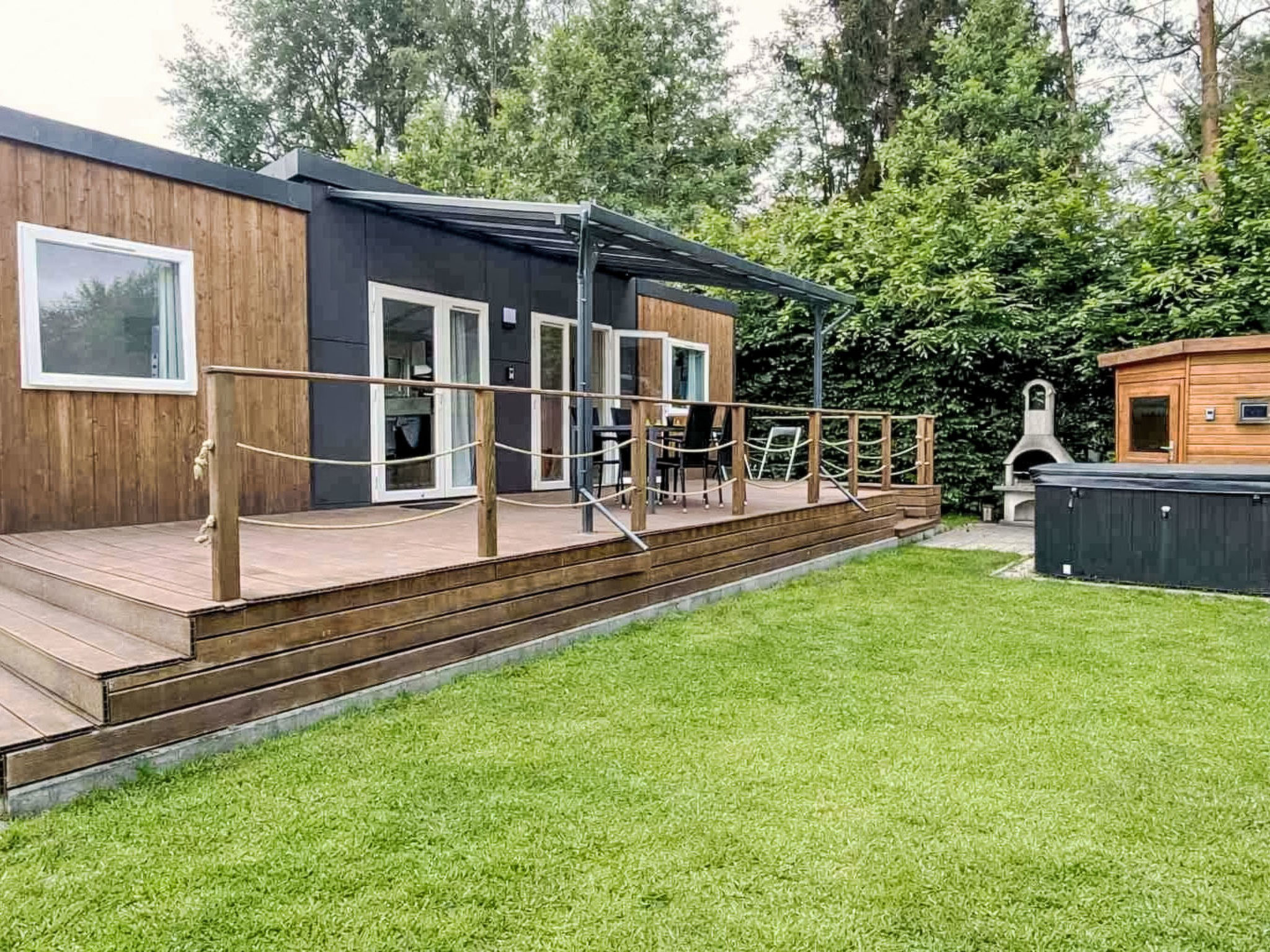 Schönes Ferienhaus in Wackersdorf mit Whirlpool und Terrasse