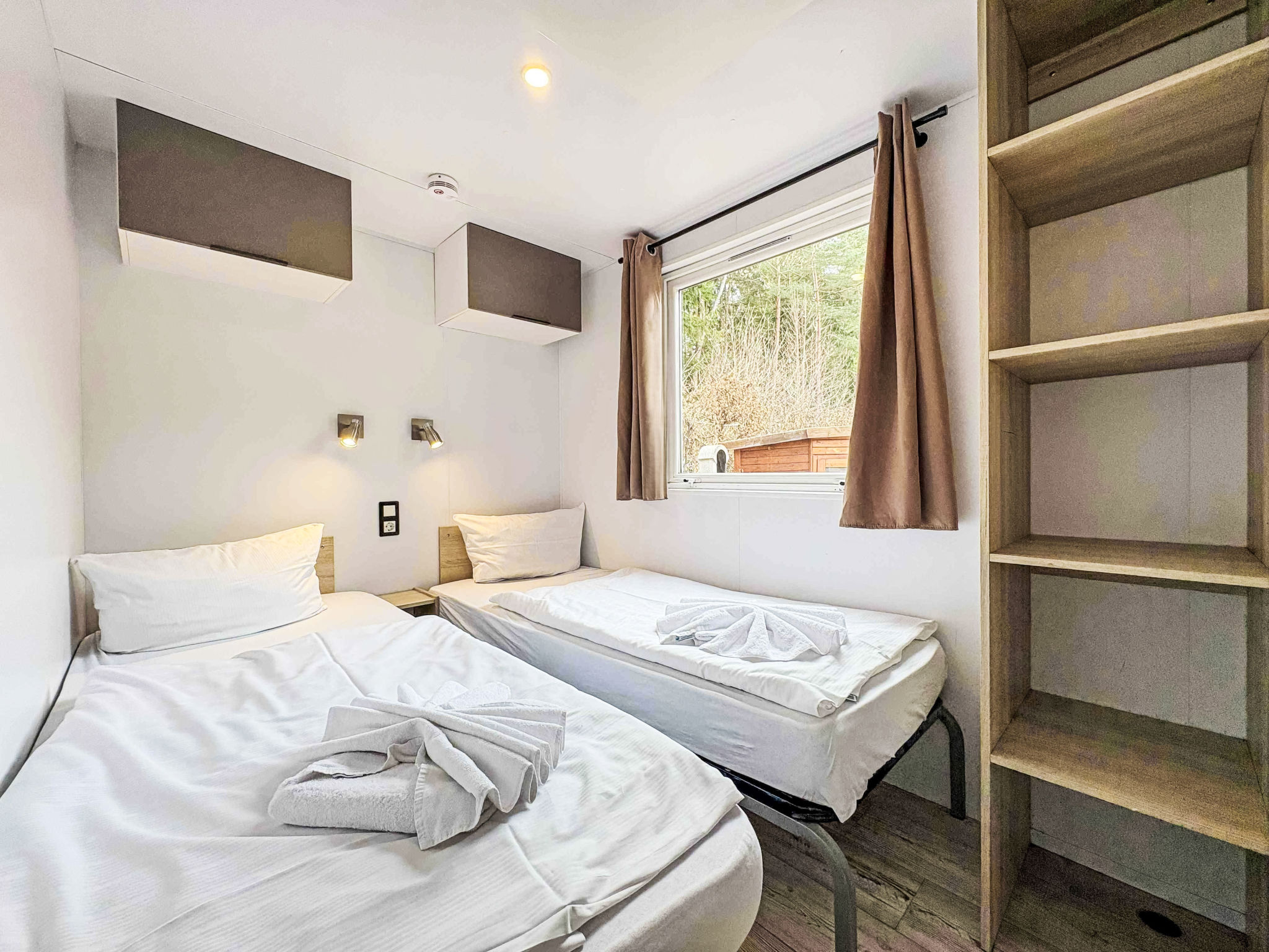 Schönes Ferienhaus in Wackersdorf mit Whirlpool und Terrasse - Binnen