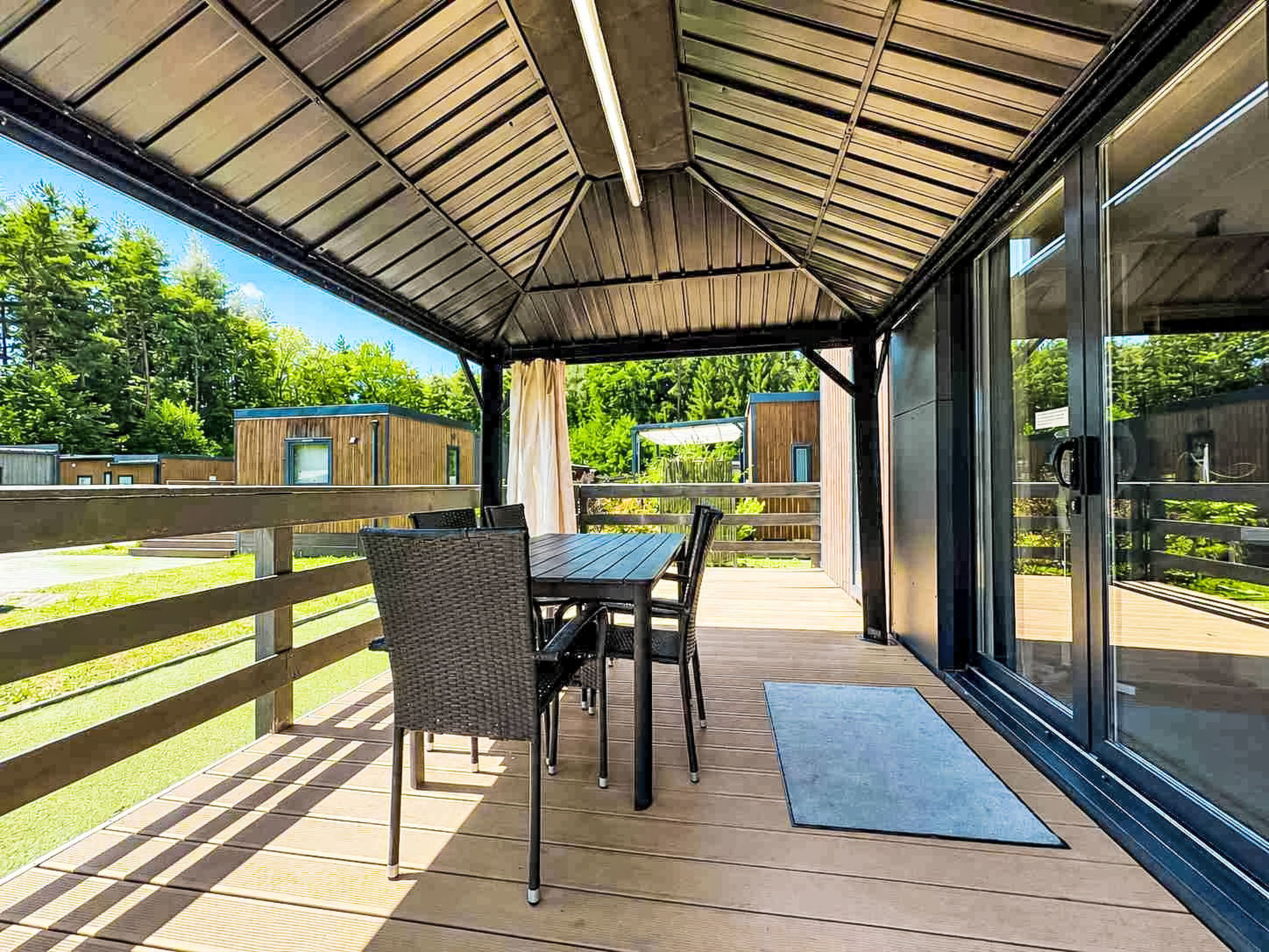 In Wackersdorf mit Terrasse, Garten und Grill