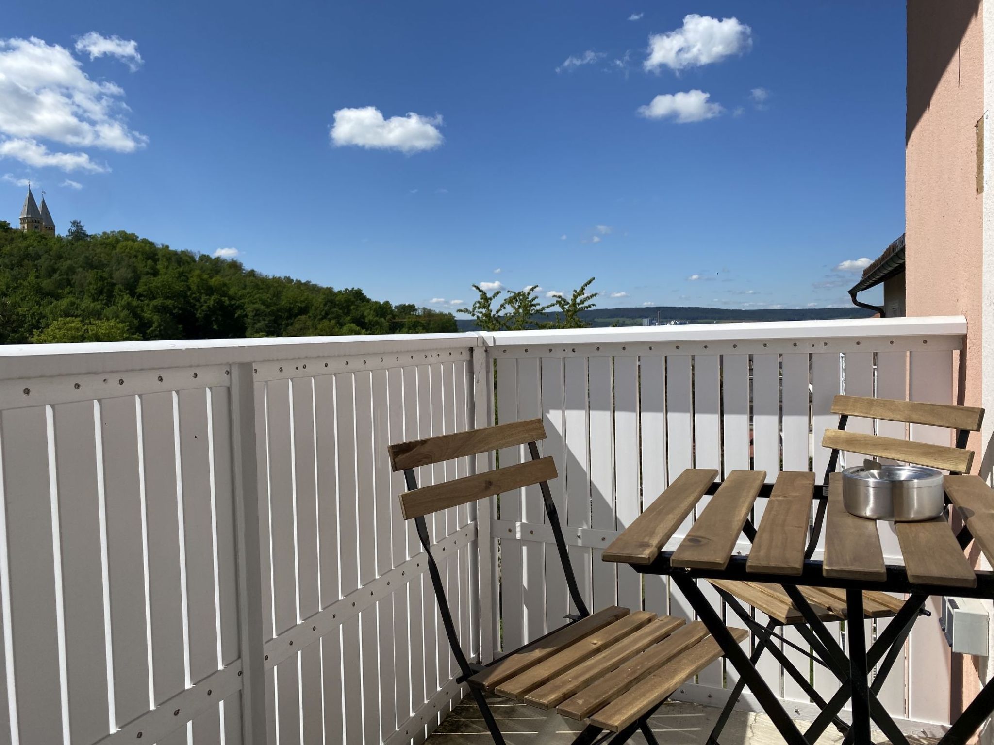 SAD151 Moderne Monteurwohnung mit Balkon-Image-tags.info