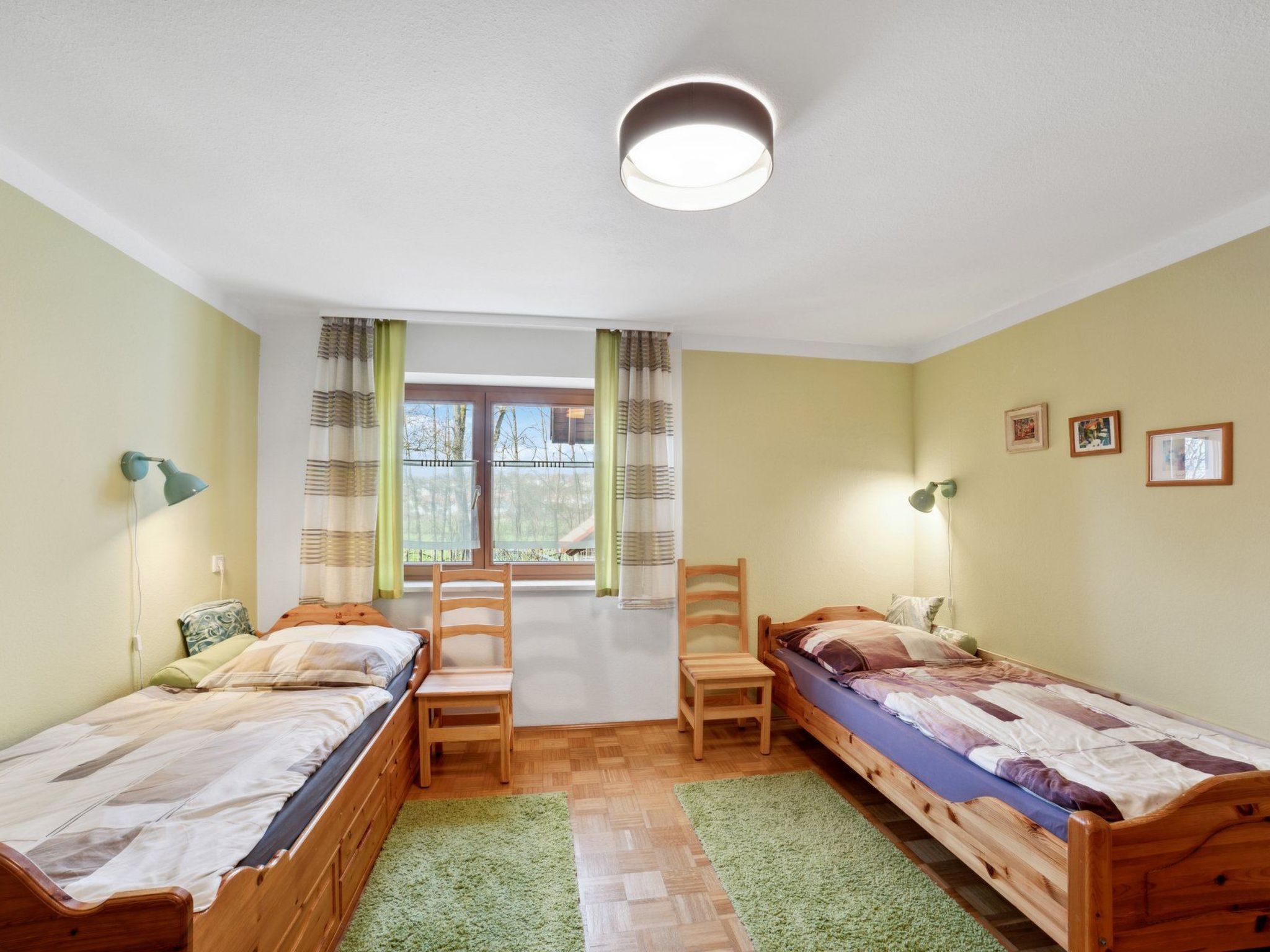 Home of Family-Binnen