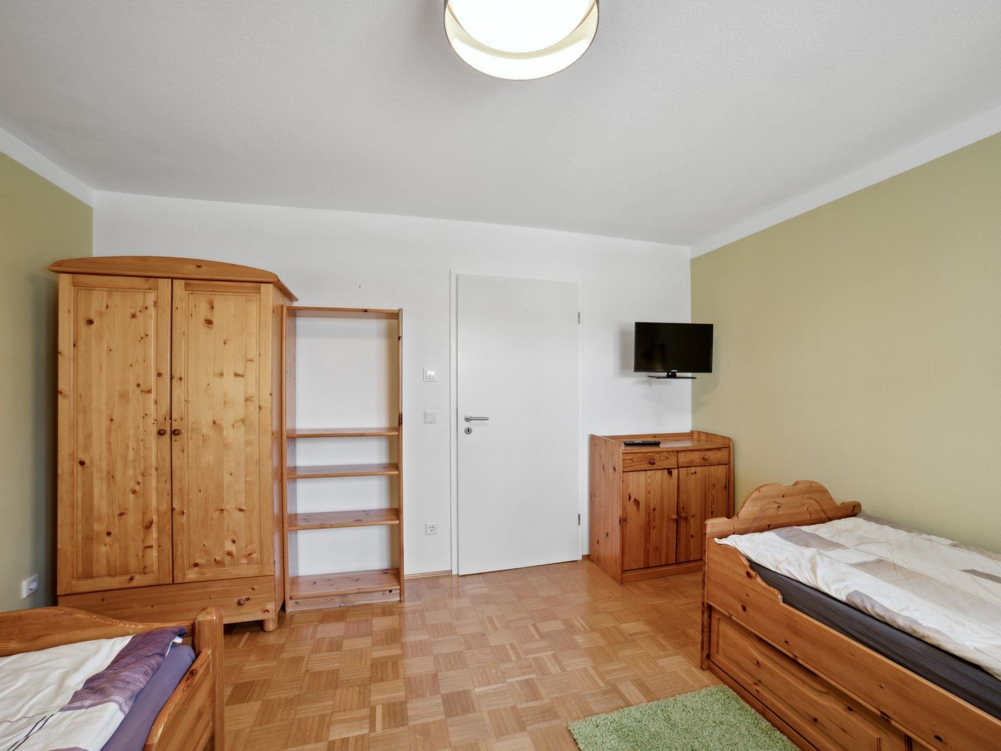 Home of Family-Binnen