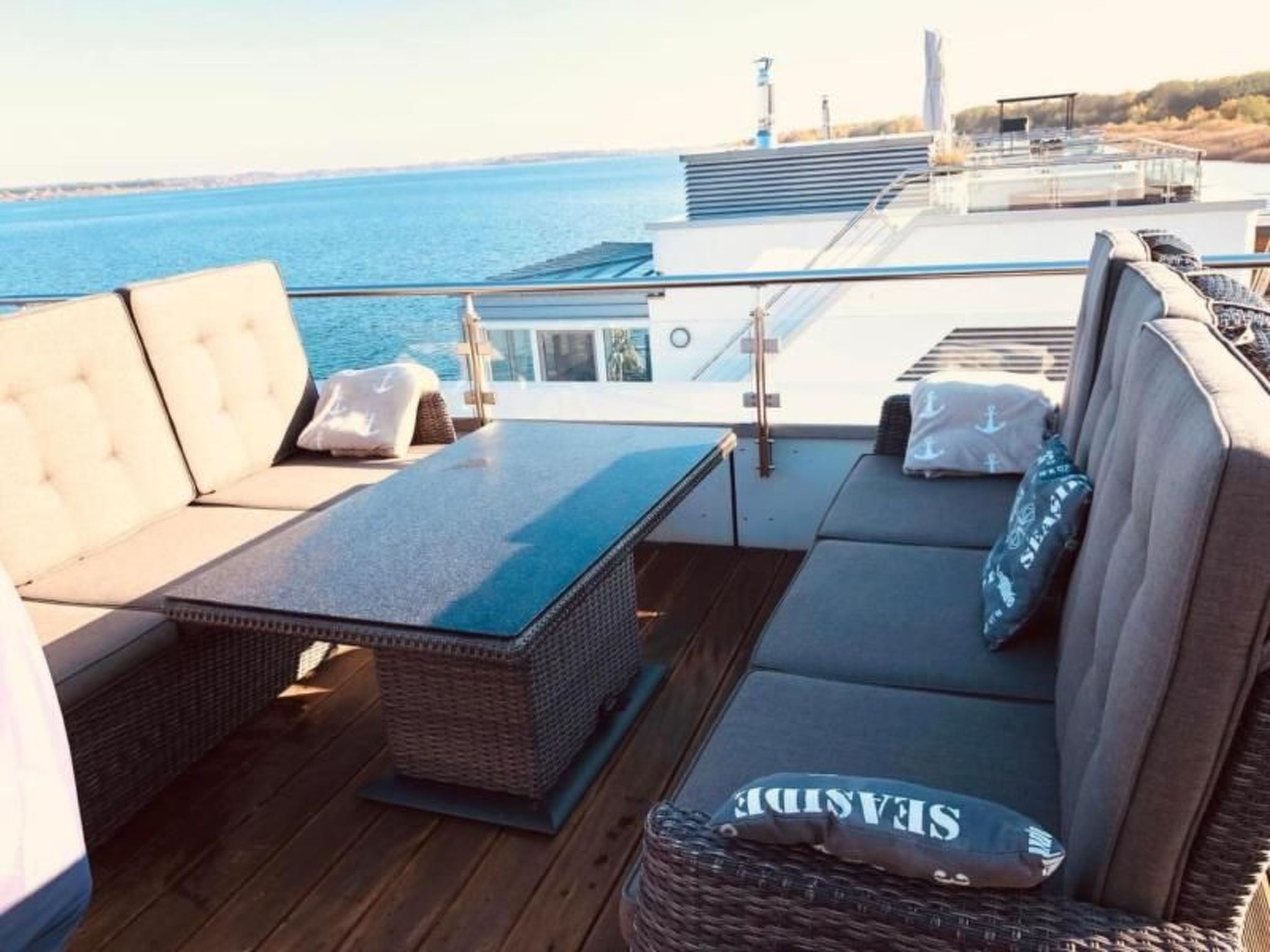 Schwimmendes Haus Elandi-Binnen