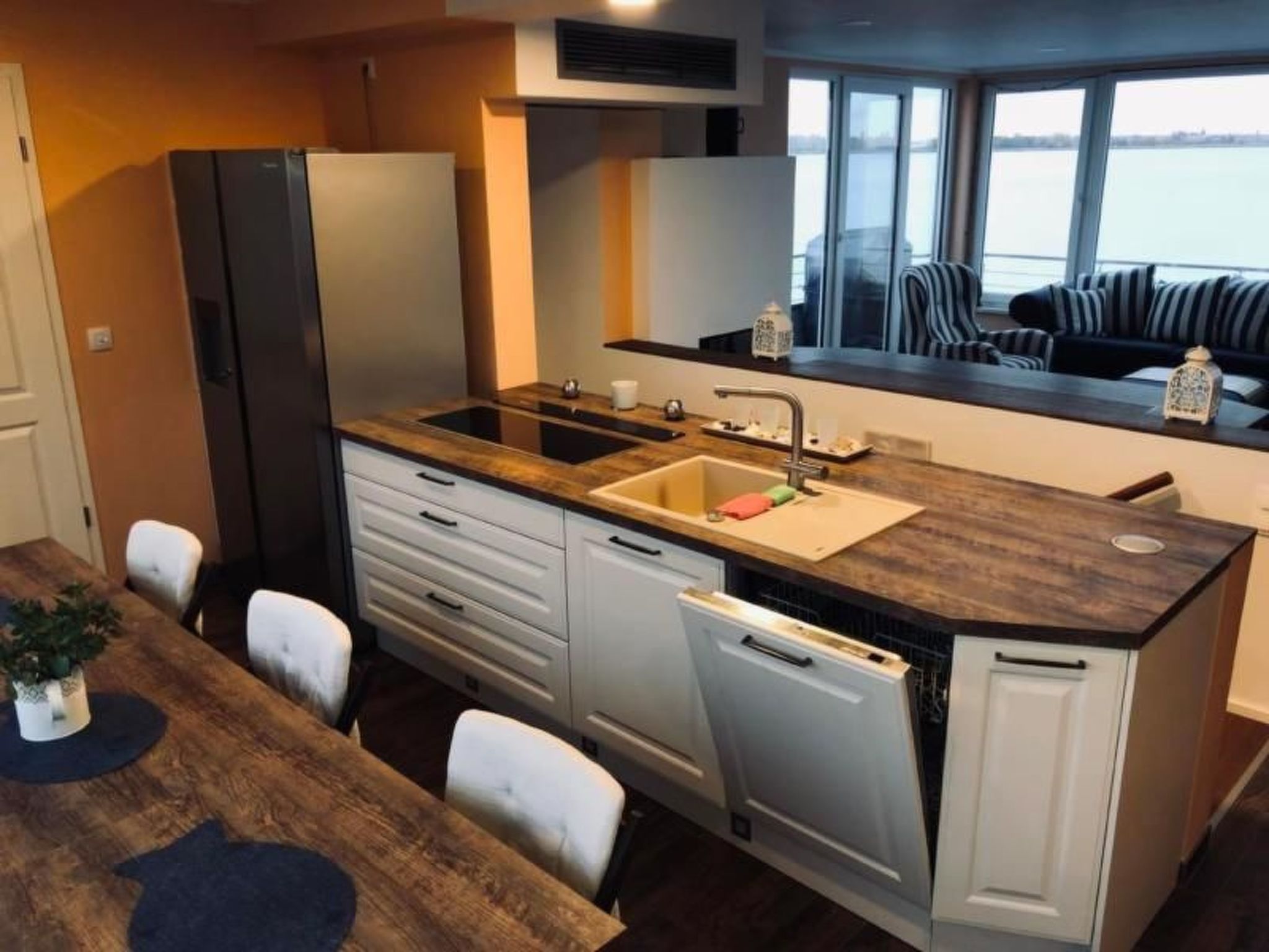 Schwimmendes Haus Elandi-Binnen