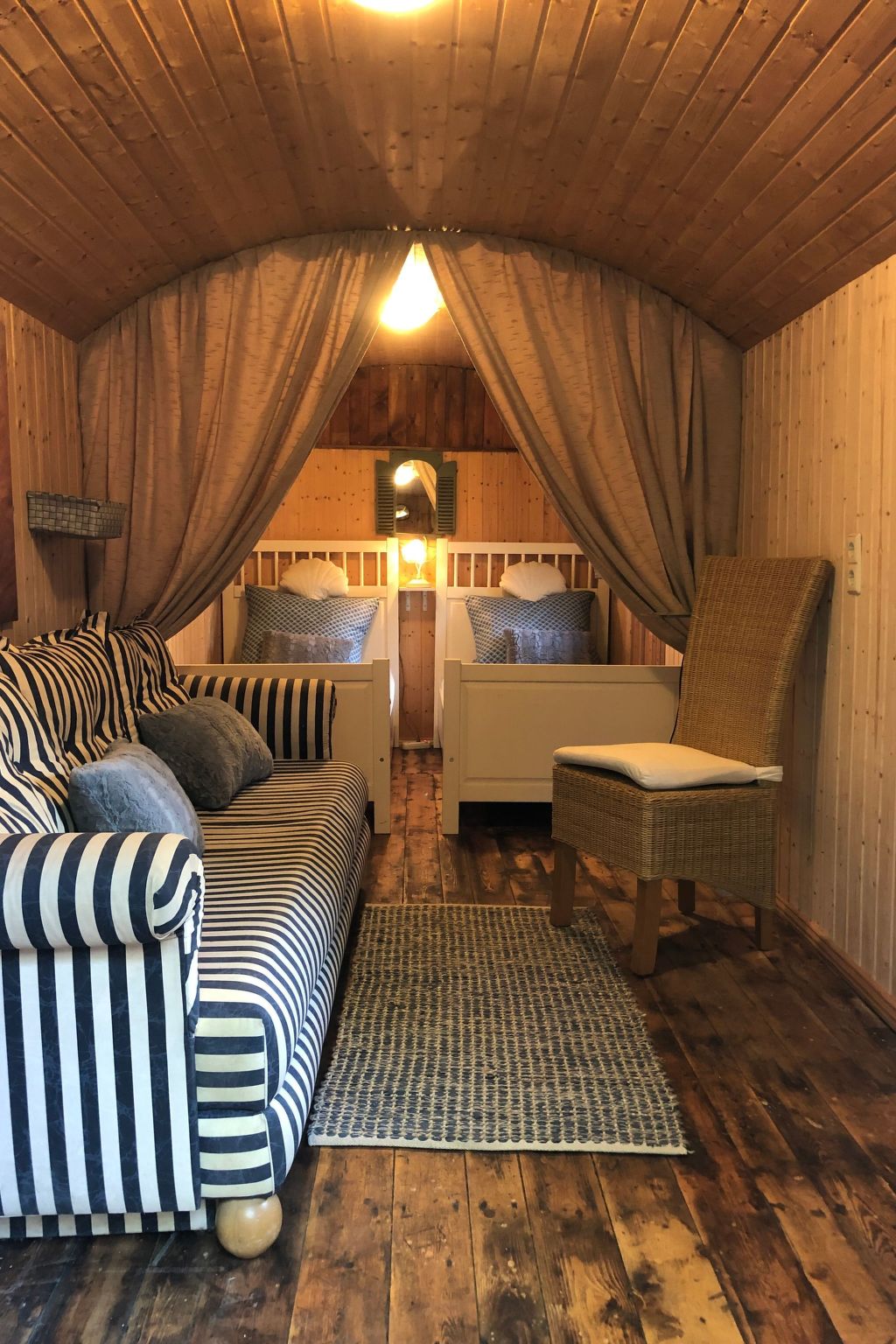 Reetdach Ferienhaus am Lübbesee Sauna Bootsteg neu-Binnen