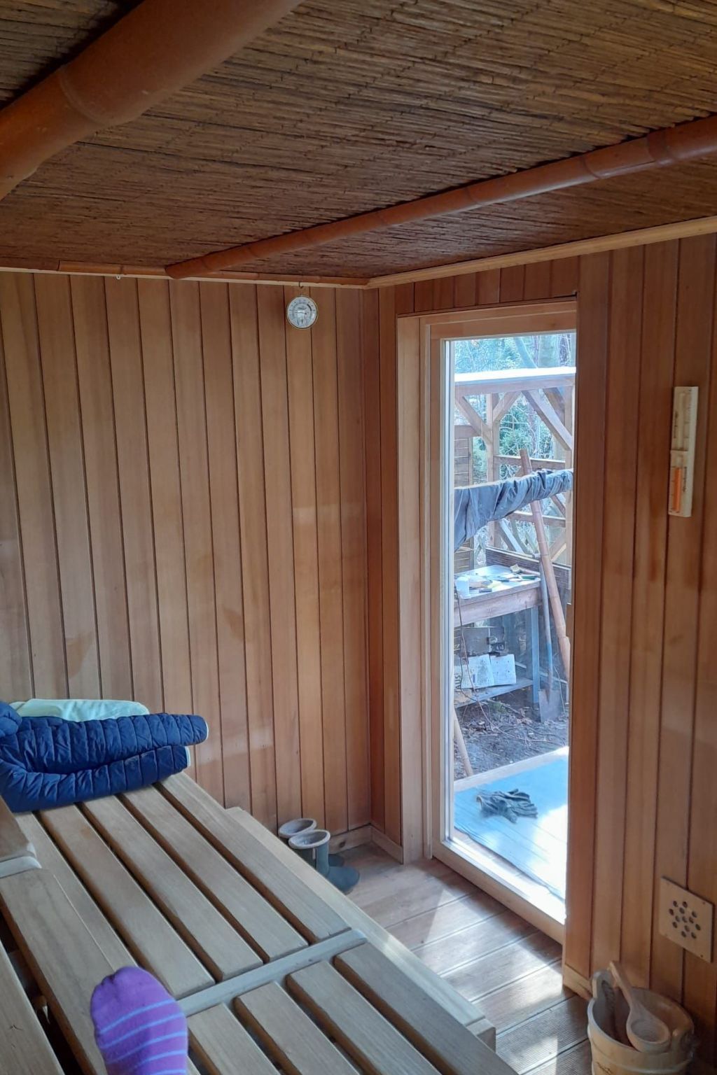 Reetdach Ferienhaus am Lübbesee Sauna Bootsteg neu-Binnen