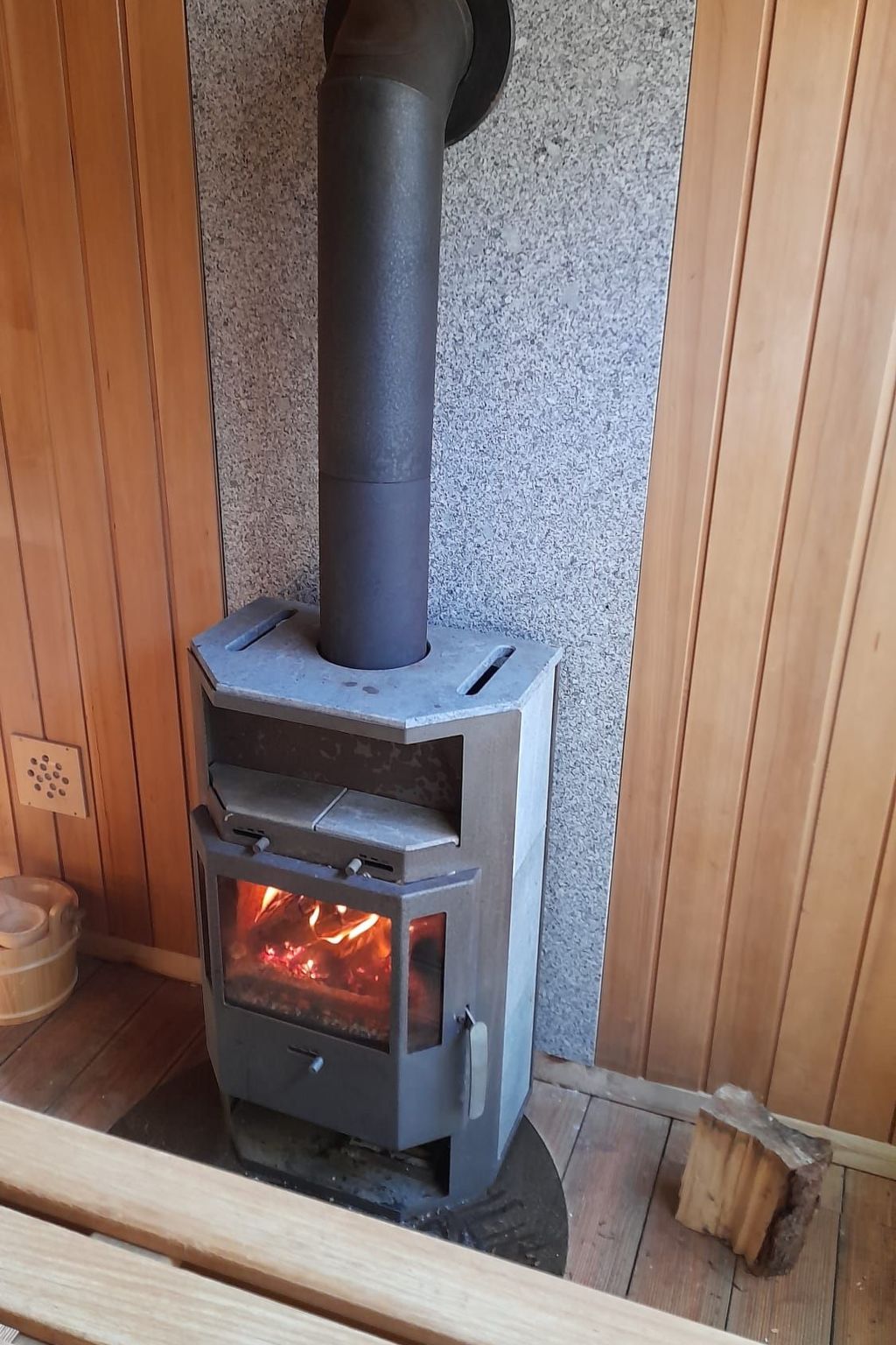 Reetdach Ferienhaus am Lübbesee Sauna Bootsteg neu-Binnen