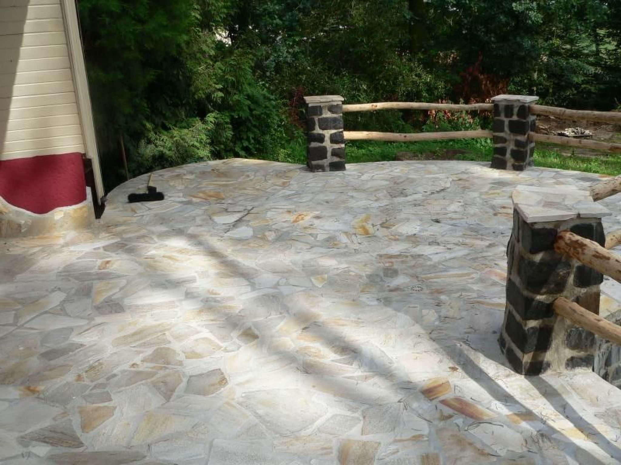 In ruhiger Lage am Waldrand mit Terrasse und großem Grundstück-Binnen