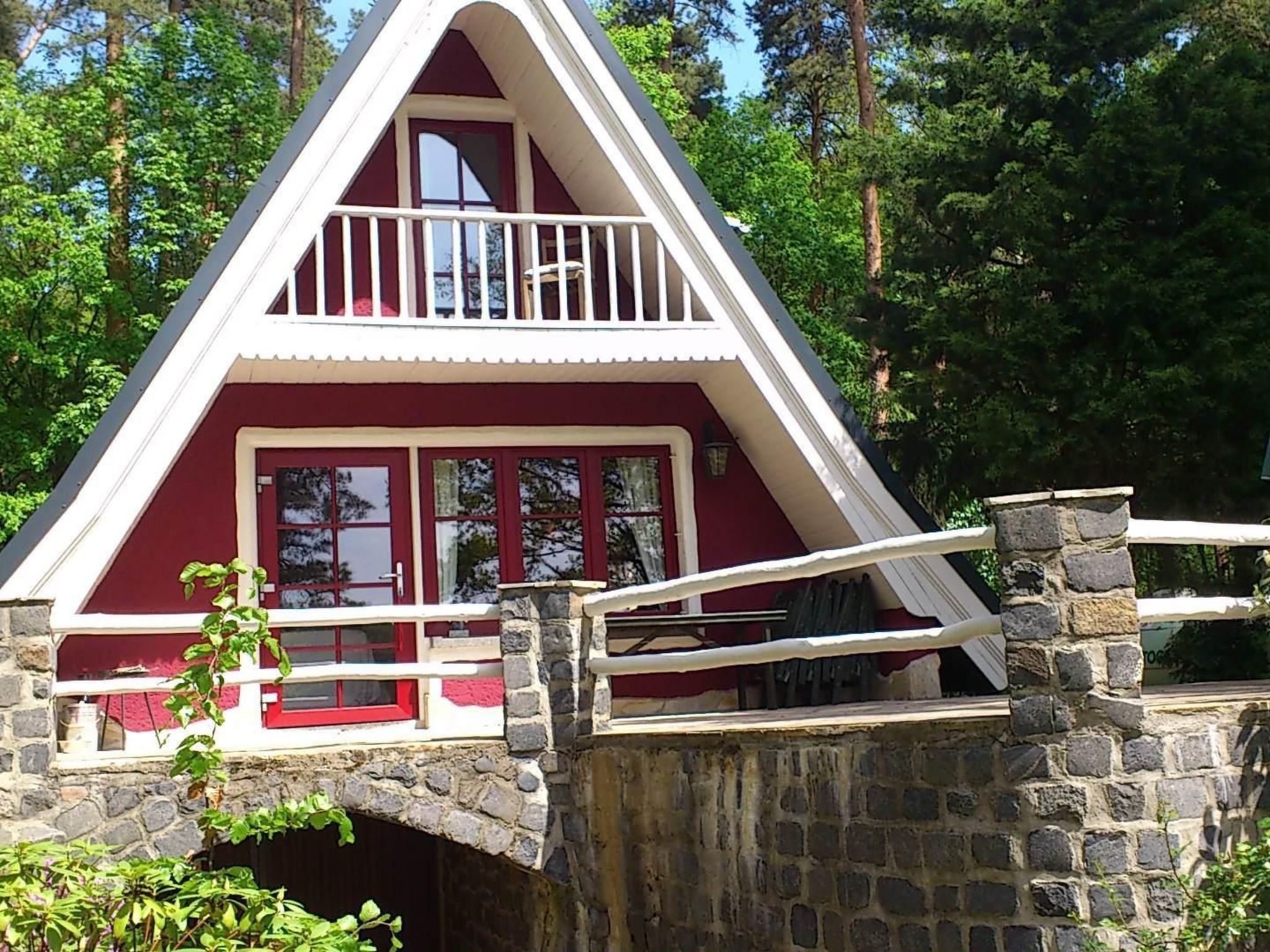 In ruhiger Lage am Waldrand mit Terrasse und großem Grundstück-Binnen