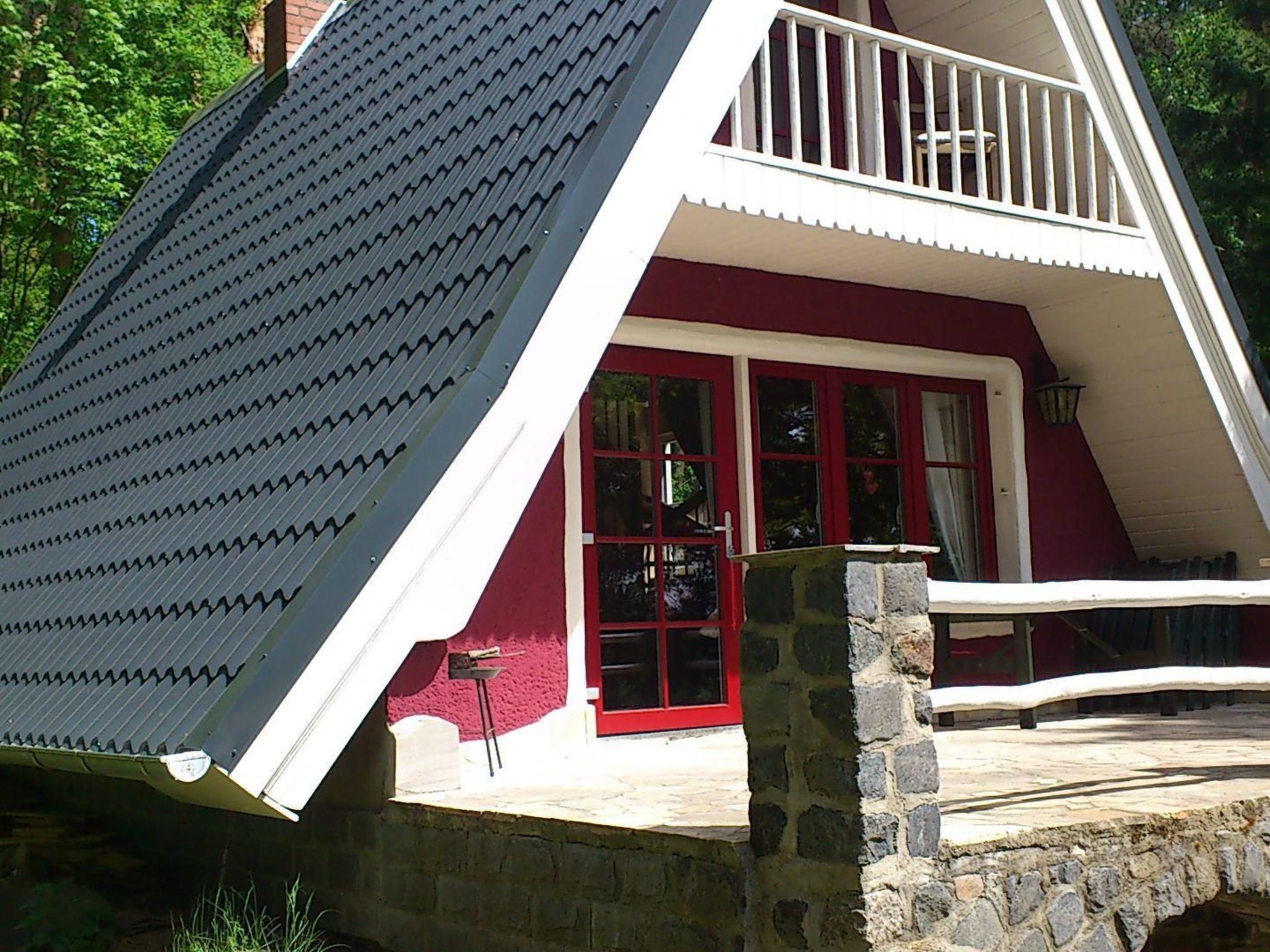 In ruhiger Lage am Waldrand mit Terrasse und großem Grundstück-Binnen