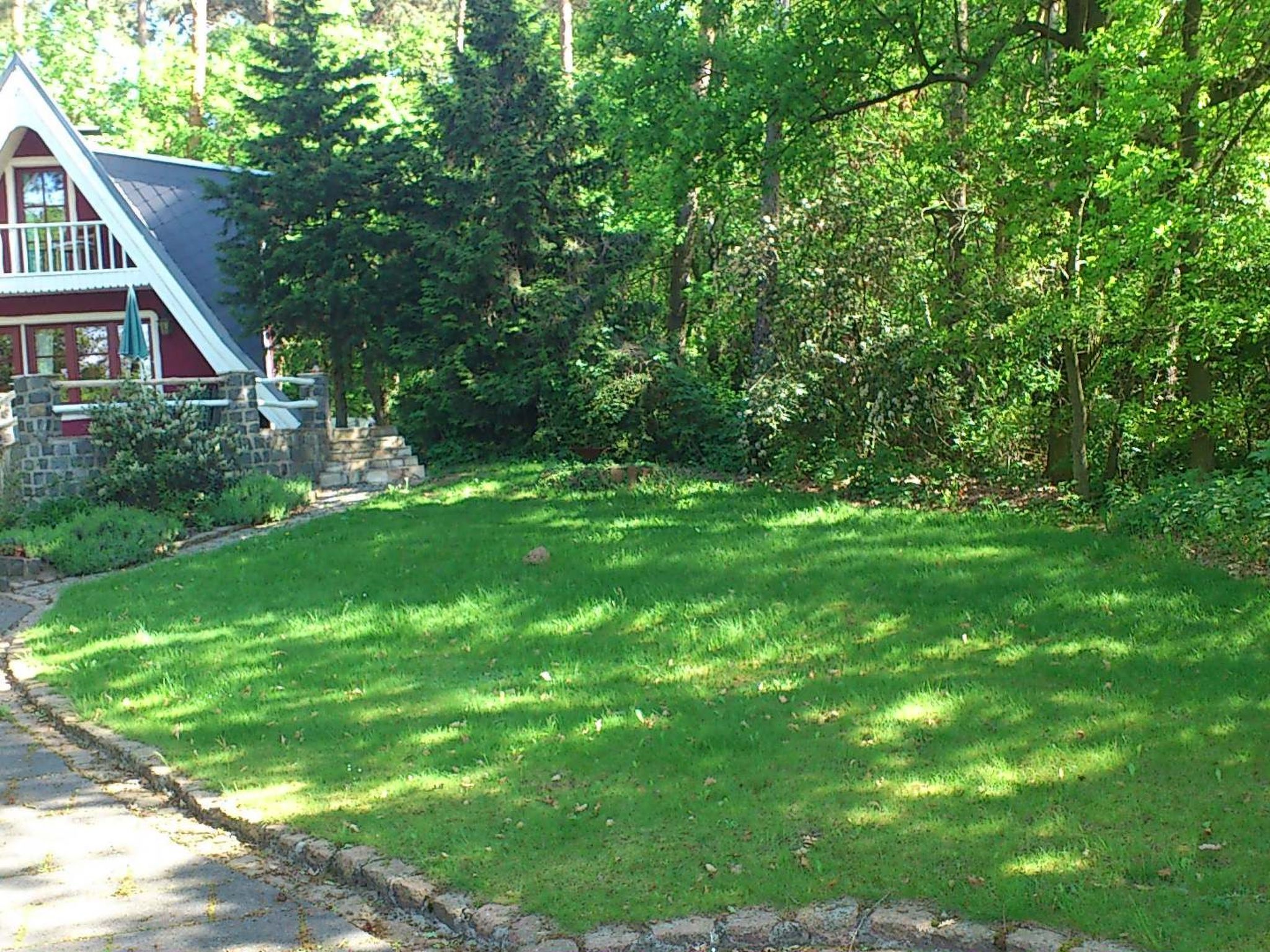 In ruhiger Lage am Waldrand mit Terrasse und großem Grundstück-Binnen