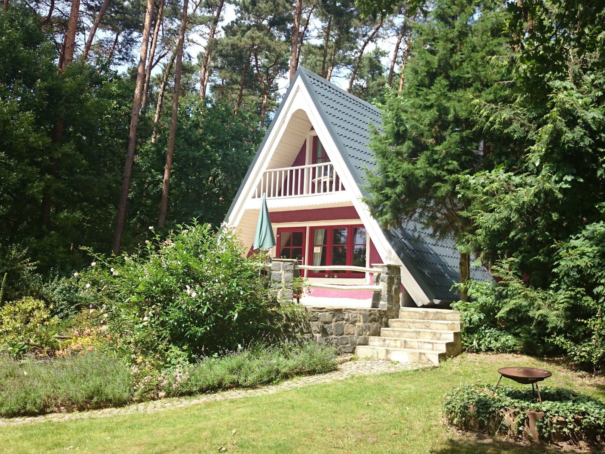 In ruhiger Lage am Waldrand mit Terrasse und großem Grundstück-Binnen
