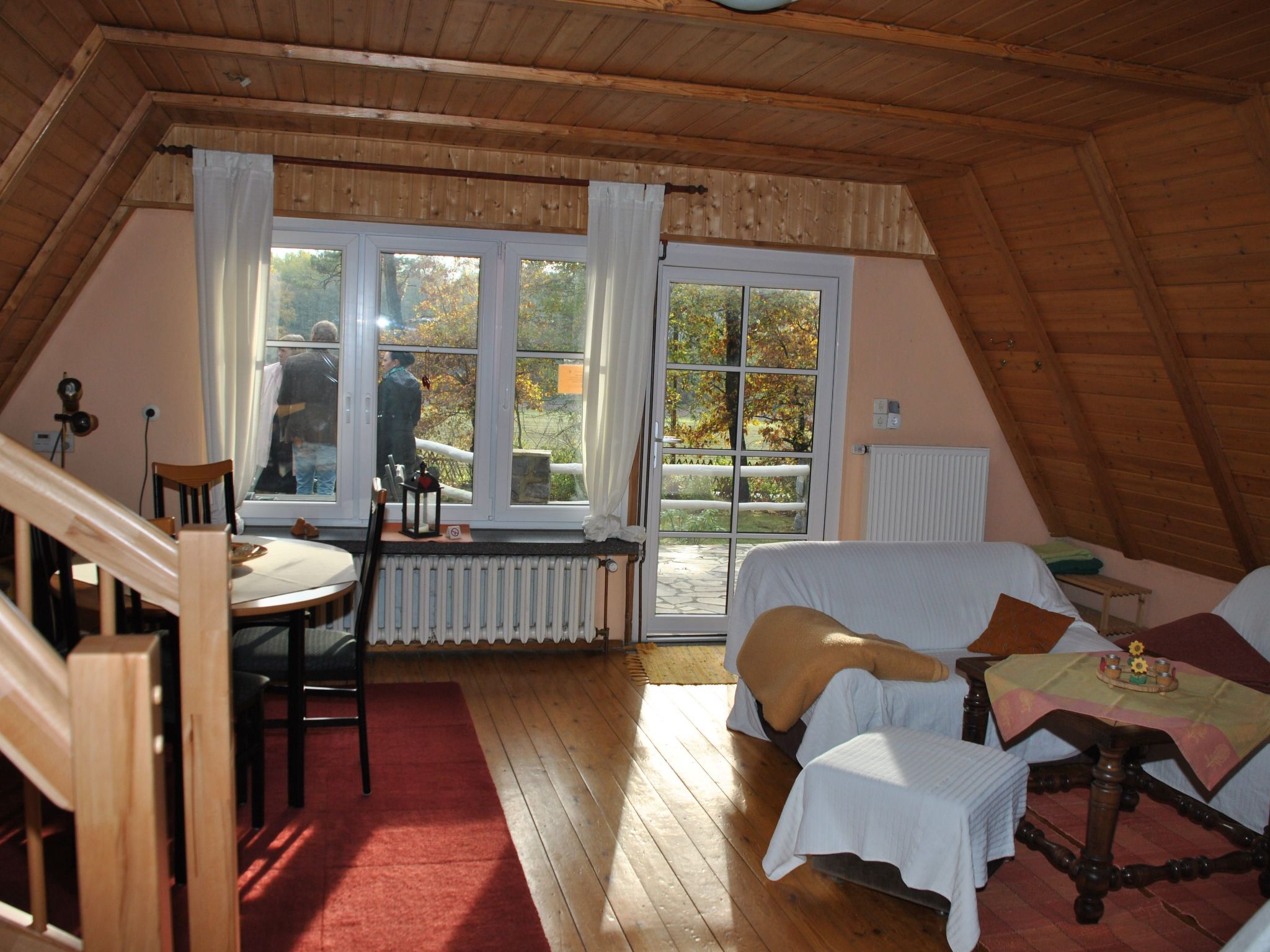 In ruhiger Lage am Waldrand mit Terrasse und großem Grundstück-Binnen