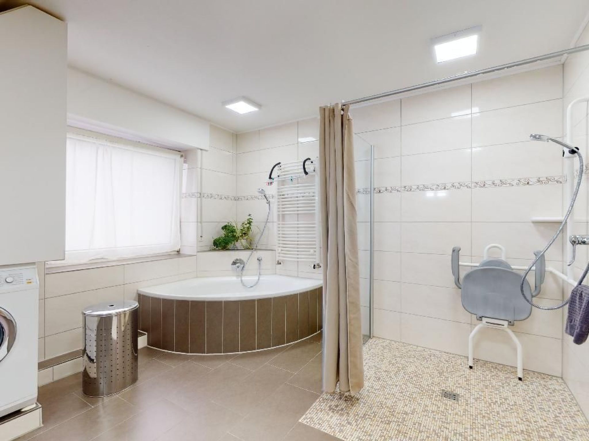 Helle Familienfreundliche Barrierefreie Wohnung-Image-tags.info