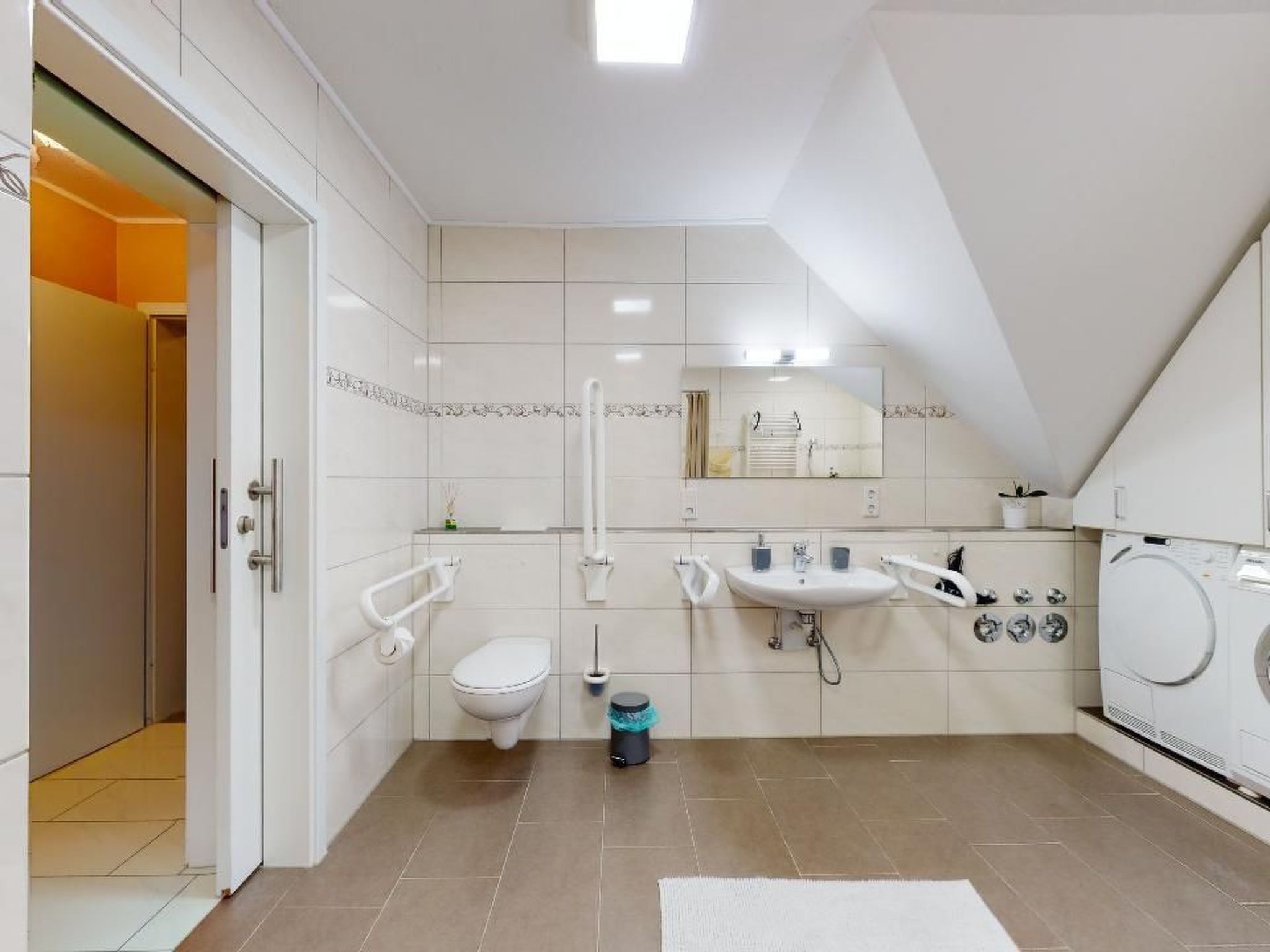 Helle Familienfreundliche Barrierefreie Wohnung-Image-tags.info