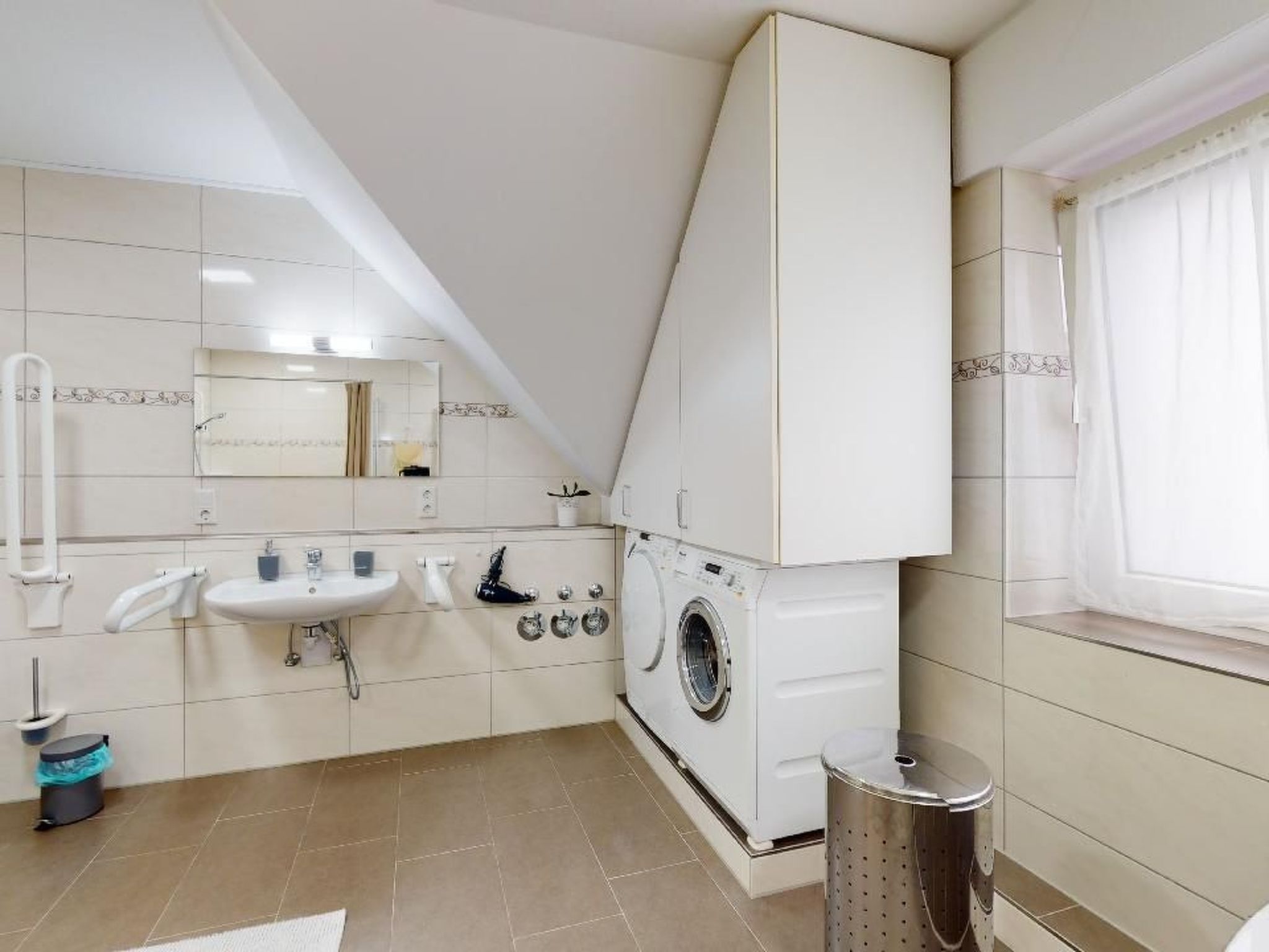 Helle Familienfreundliche Barrierefreie Wohnung-Image-tags.info