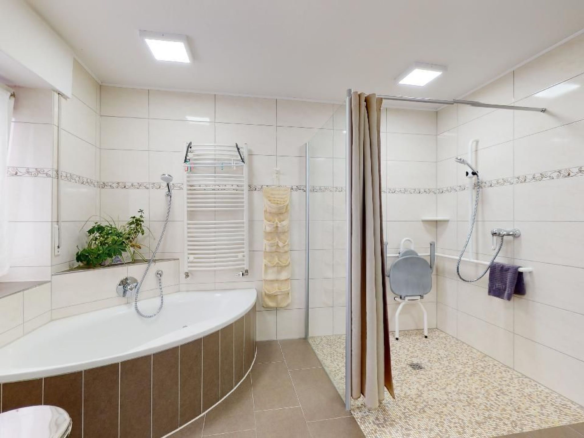 Helle Familienfreundliche Barrierefreie Wohnung-Image-tags.info