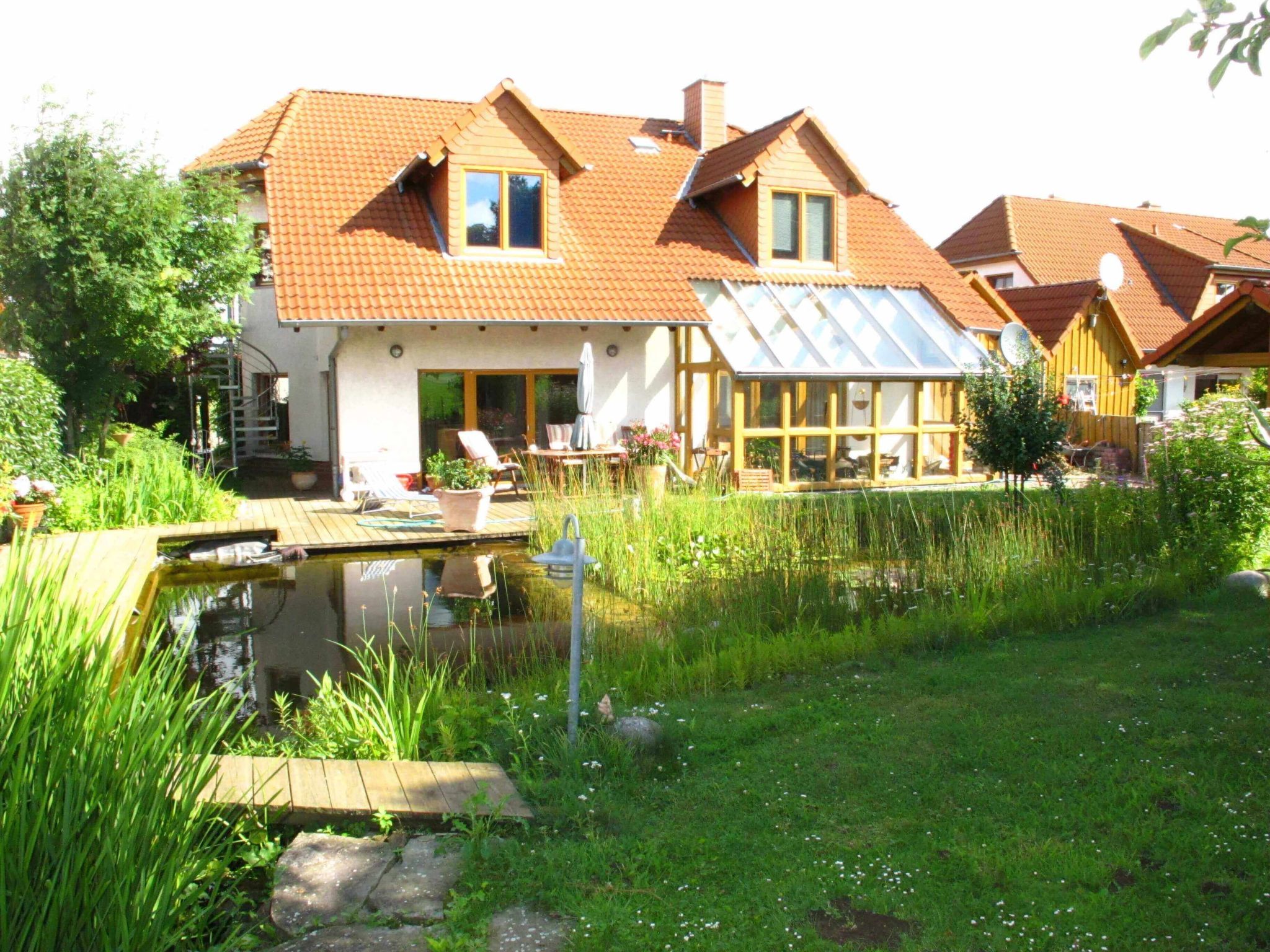 Discover the perfect holiday destination for your next stay in the heart of the Harz foreland. Our spacious, approx. 110 m² holiday flat on the first floor of a two-family house offers space for up t..