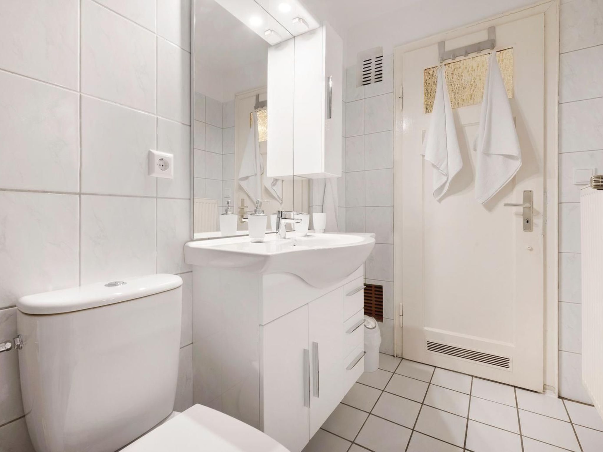 Apartment nähe A1 und Mercedes-Drinnen