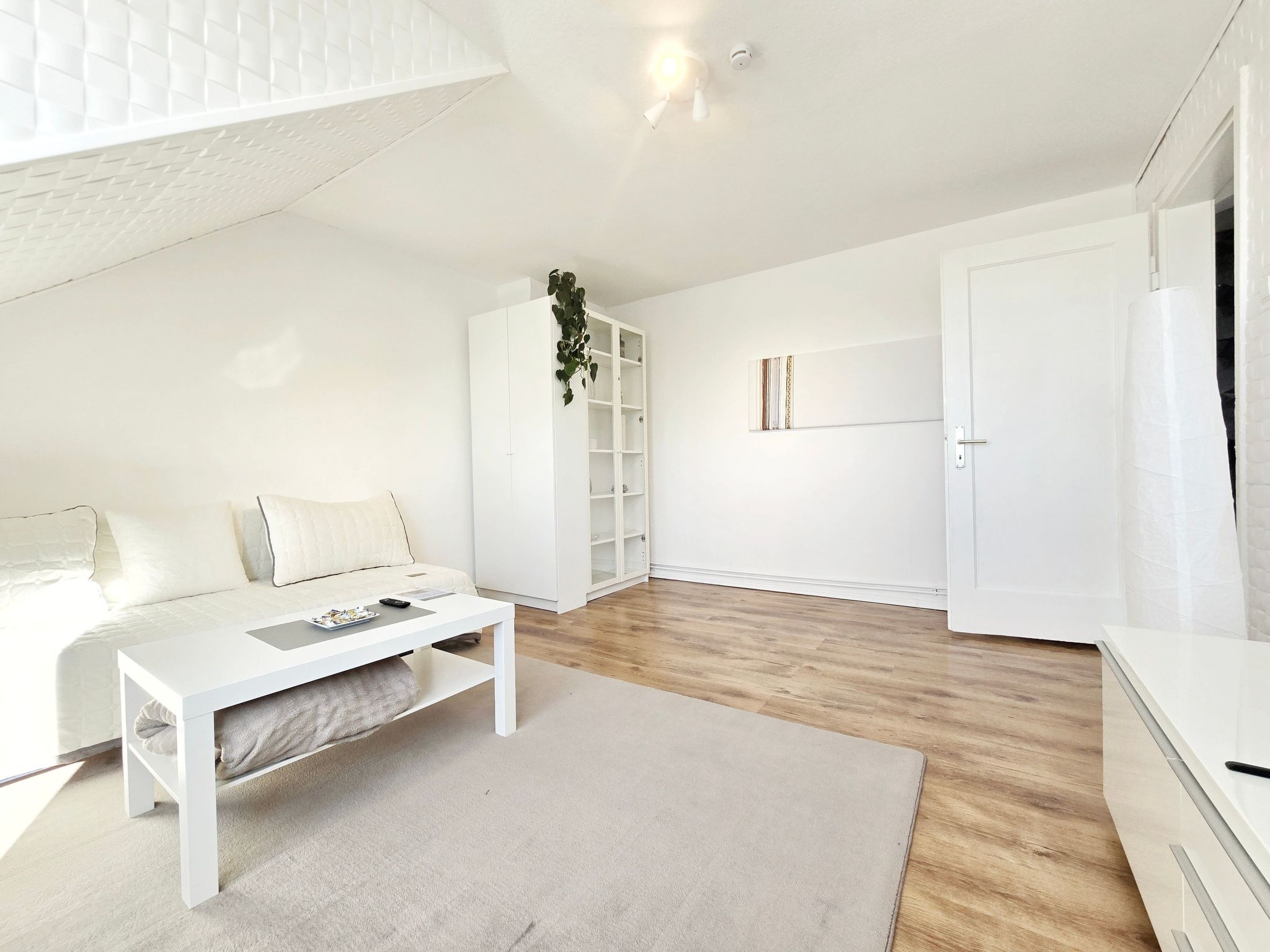 Apartment nähe A1 und Mercedes-Drinnen