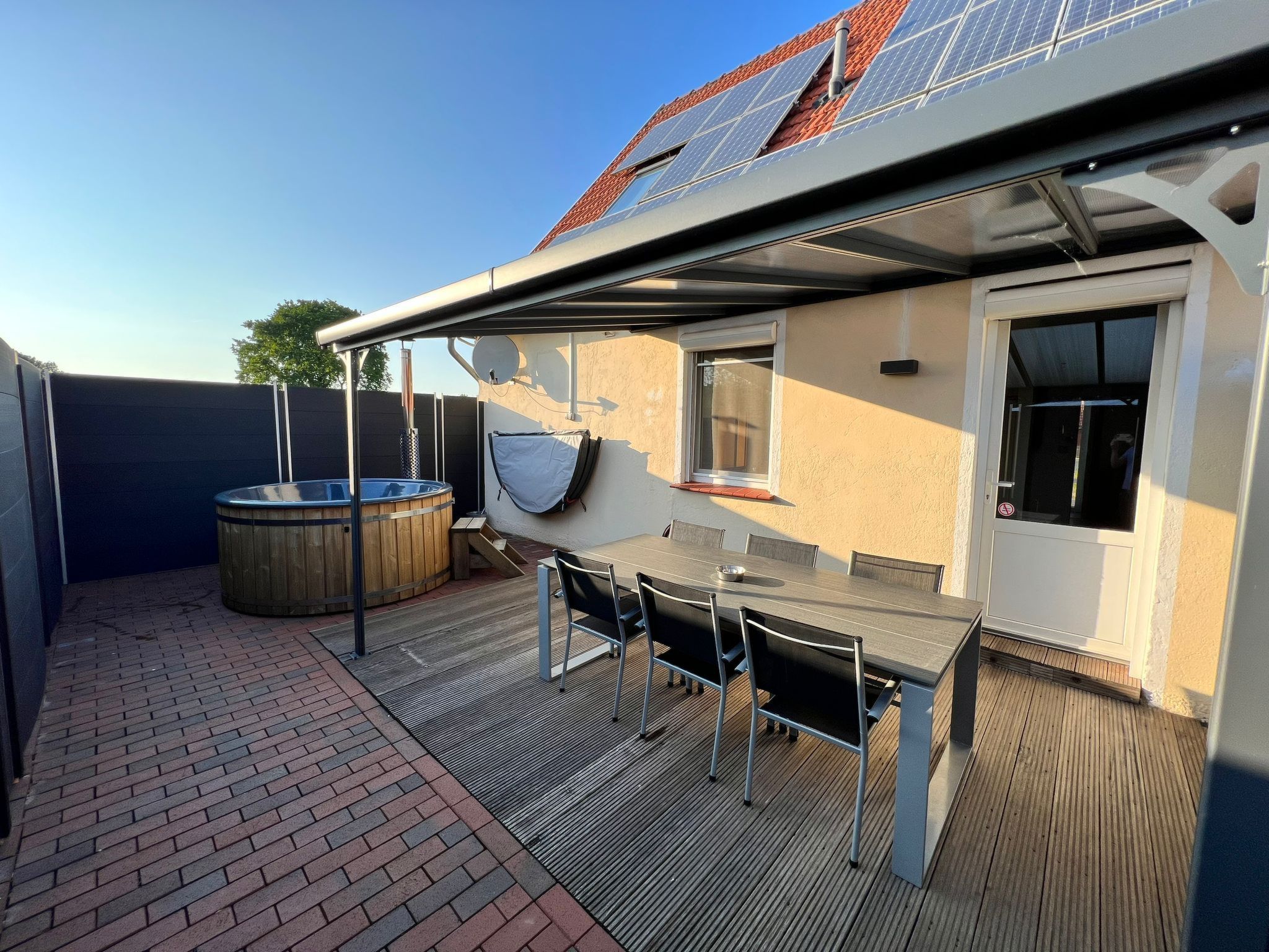 Mit privat Hottub und Klima.-Image-tags.info