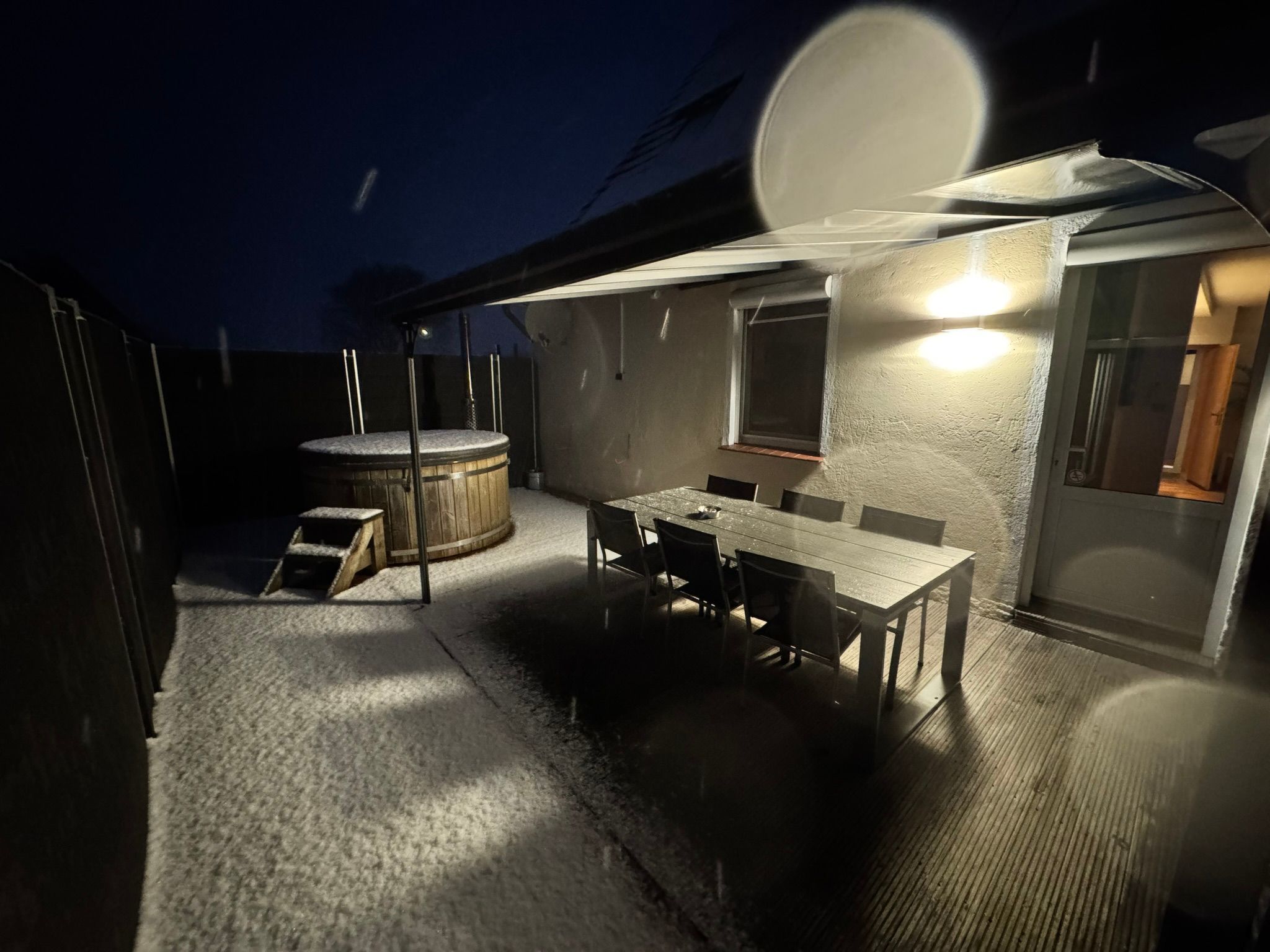 Mit privat Hottub und Klima.-Image-tags.info