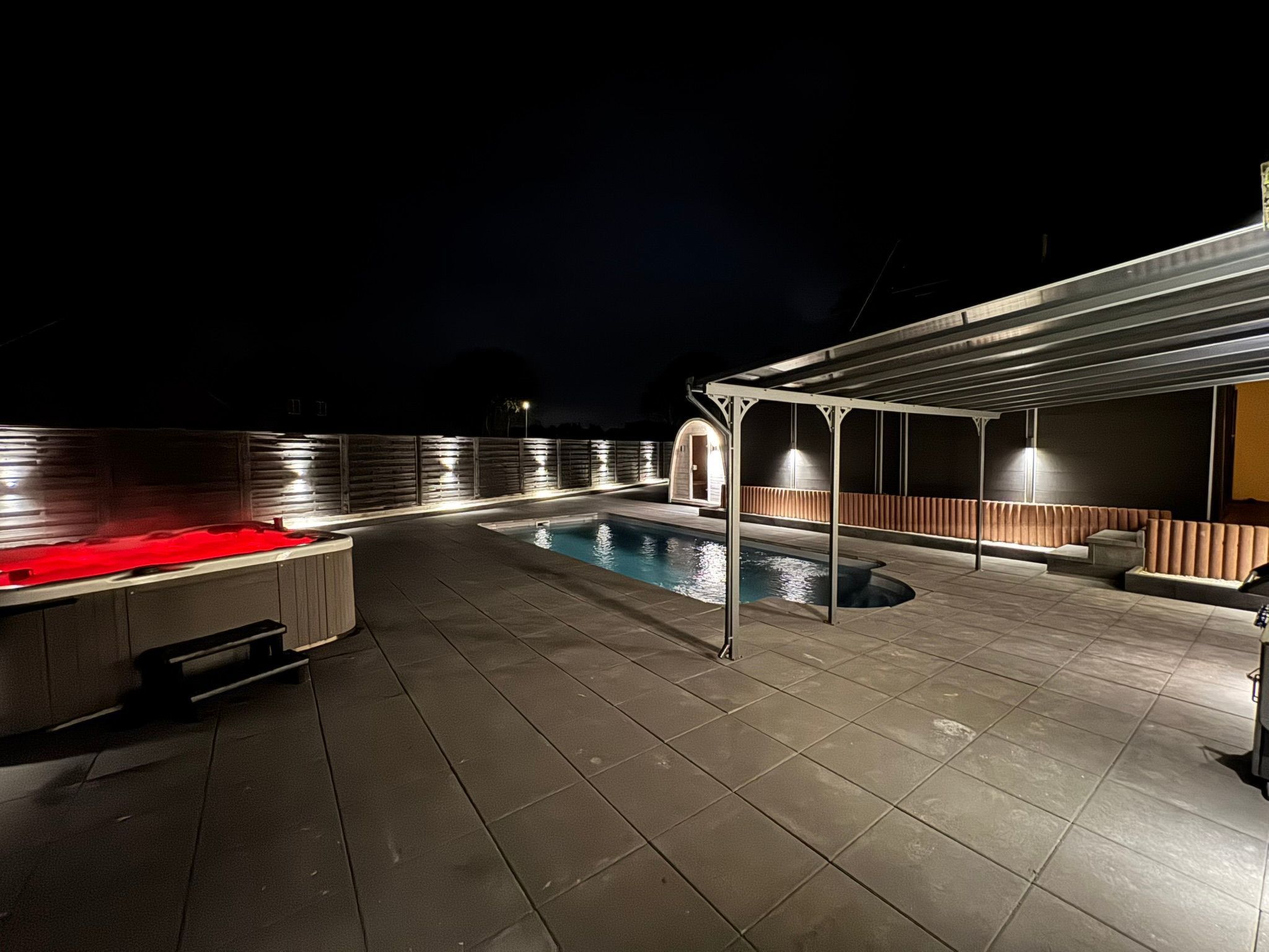 Mit privat Hottub und Klima.-Image-tags.info