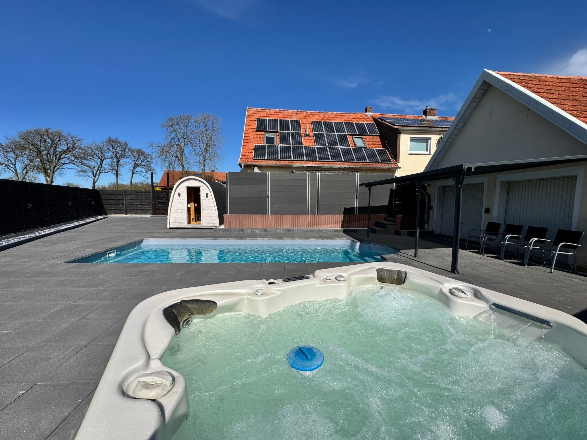 Mit privat Hottub und Klima.-Image-tags.info