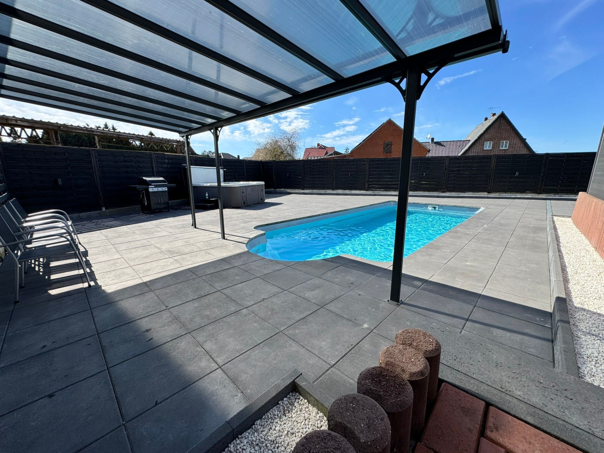 Mit privat Hottub und Klima.-Image-tags.info