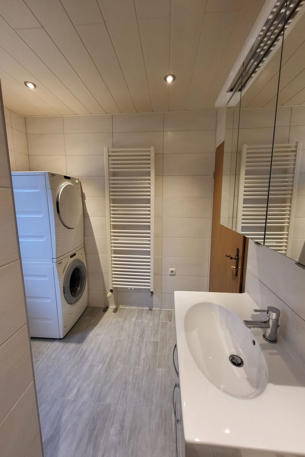 Mit privat Hottub und Klima.-Image-tags.info