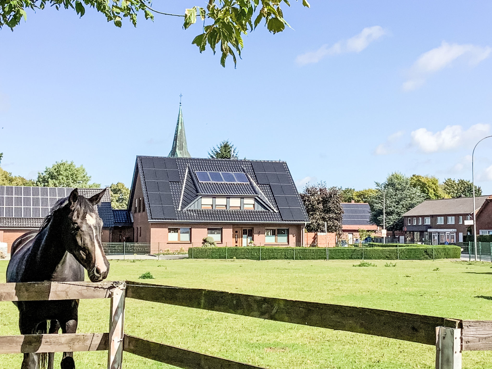 This inviting holiday flat in Börger, Northern Germany, can accommodate up to 4 people and consists of 2 cosy bedrooms, ideal for a family or small group. All bedrooms can be completely darkened so t..