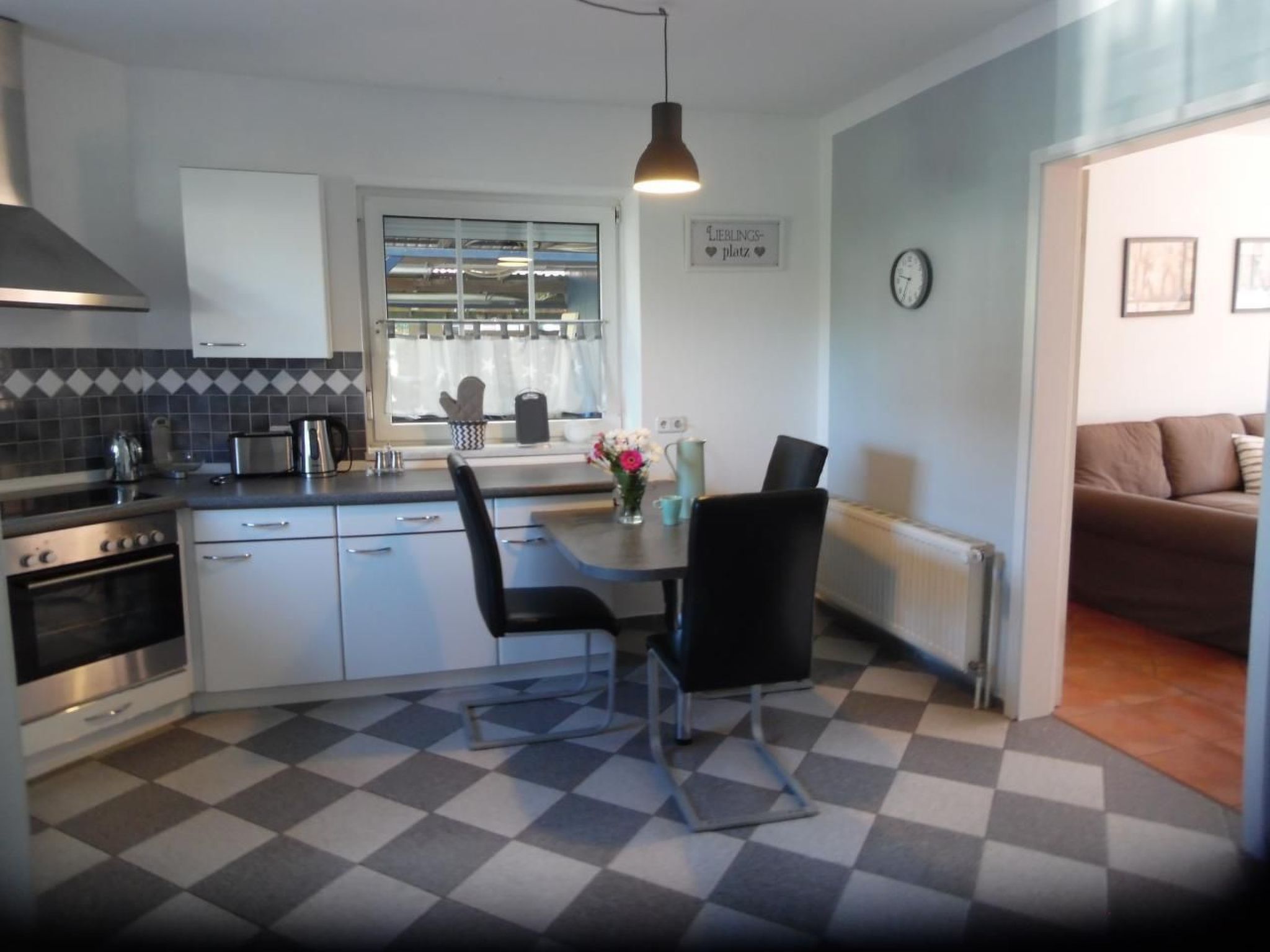 Mit Garten und Stellplatz-Binnen