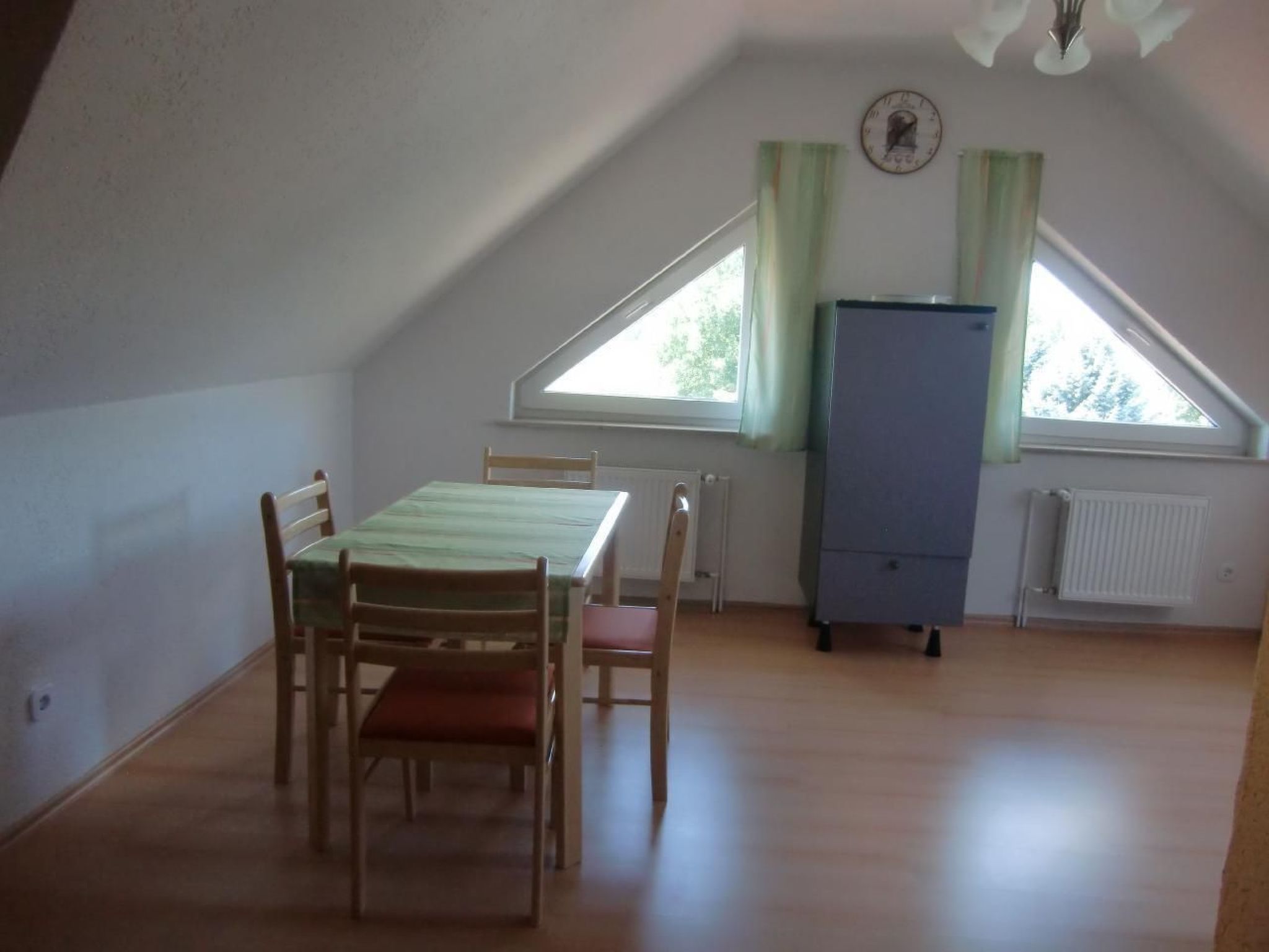 Nette Wohnung mit Garten, Grill und Pool-Drinnen