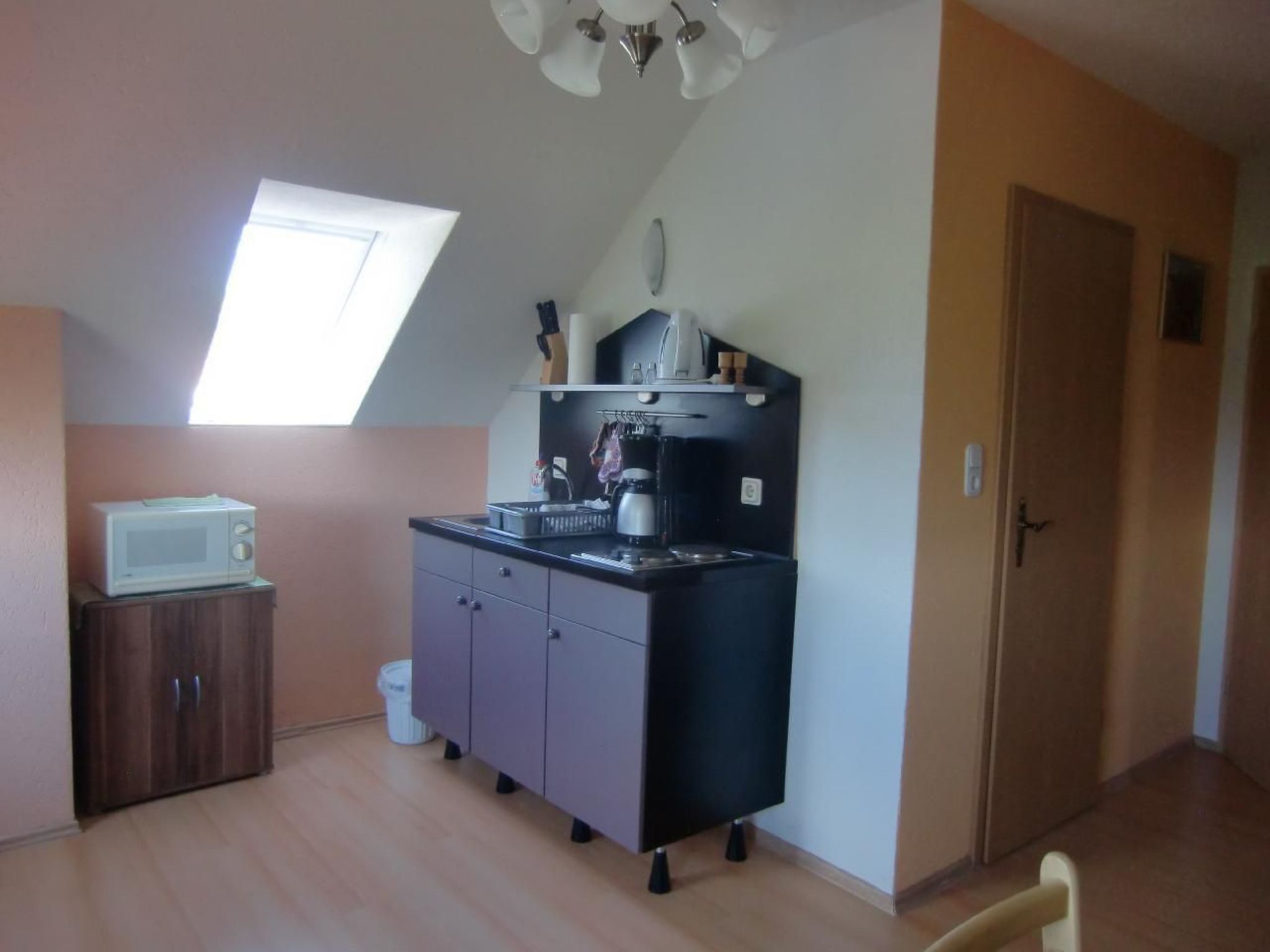 Nette Wohnung mit Garten, Grill und Pool-Drinnen