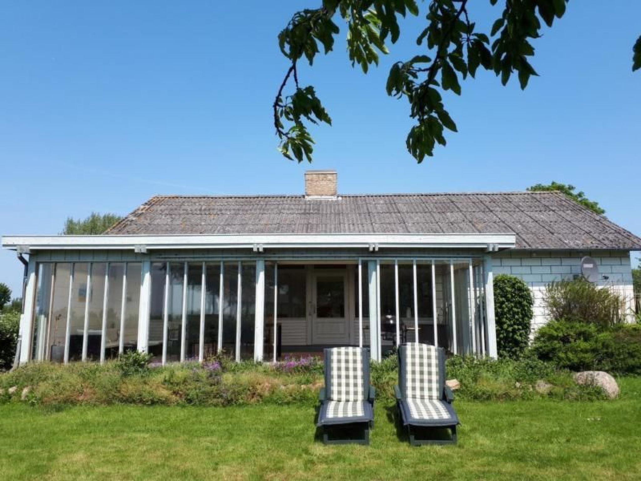 Schönes Ferienhaus mit Grill, Terrasse und Garten