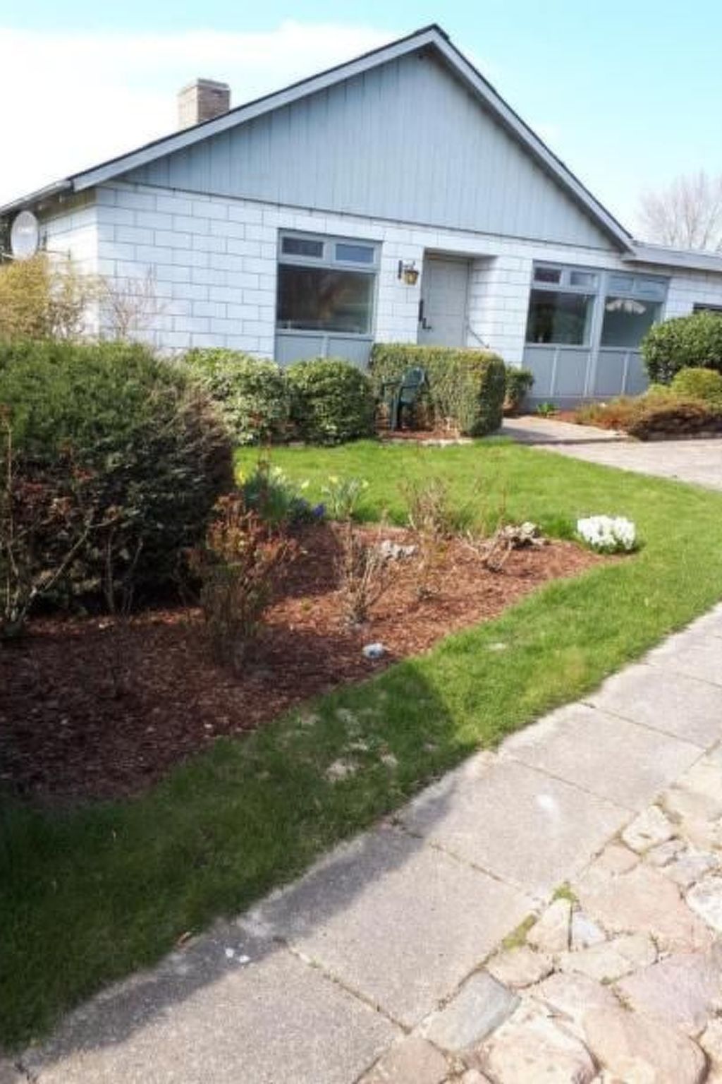 Schönes Ferienhaus mit Grill, Terrasse und Garten-Buiten