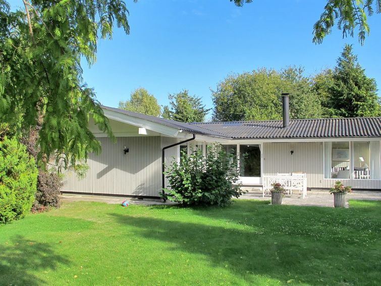 Vakantiehuis met open haard in Hornbæk op 1 km van zee in Hornbæk