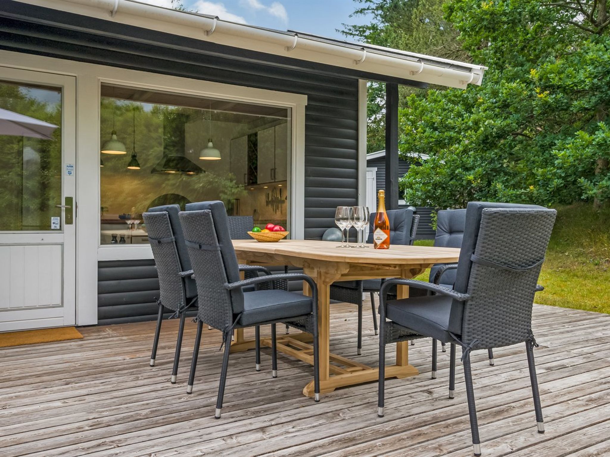 "Sverkel" - 700m from the sea - Buiten