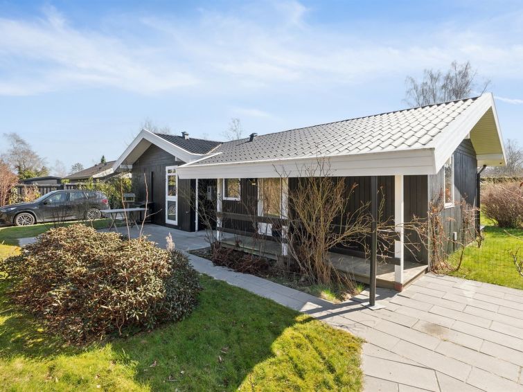 Vakantiehuis met open haard in Hornbæk op 1,2 km van zee in Hornbæk