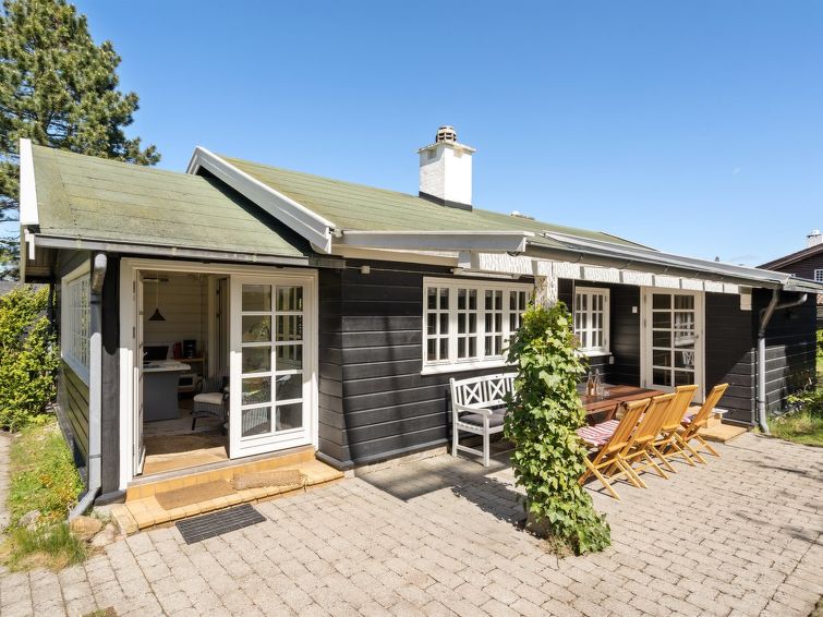 "Ayla" - 200m from the sea", 4-Zimmer-Haus 113 m2. Objekt geeignet für 8 Erwachsene. Wohnzimmer mit offenem Kamin, TV, Radio, CD und DVD. Studio 1 Zimmer mit mit 2 Betten, 1 Doppeldiwanbett und 1 Dop..