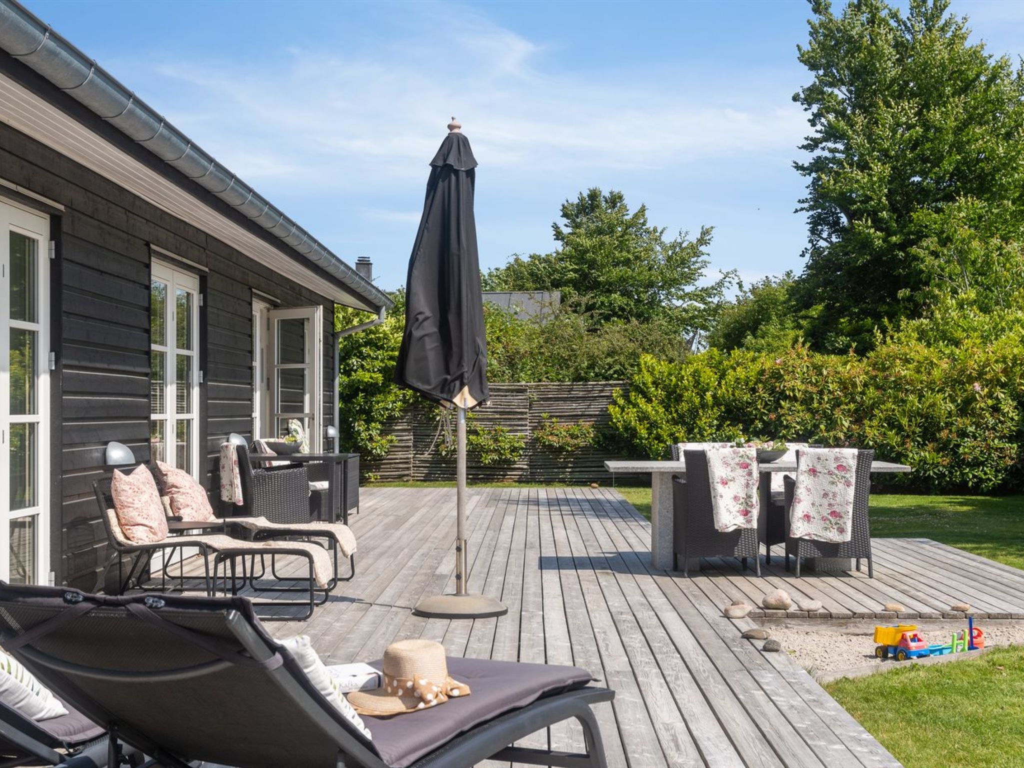 "Jerrik" - 1.2km from the sea-Outside