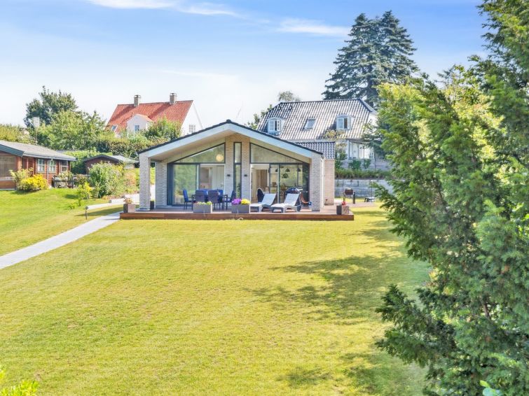 "Troels" - 945m from the sea – Hornbæk – Ostsee