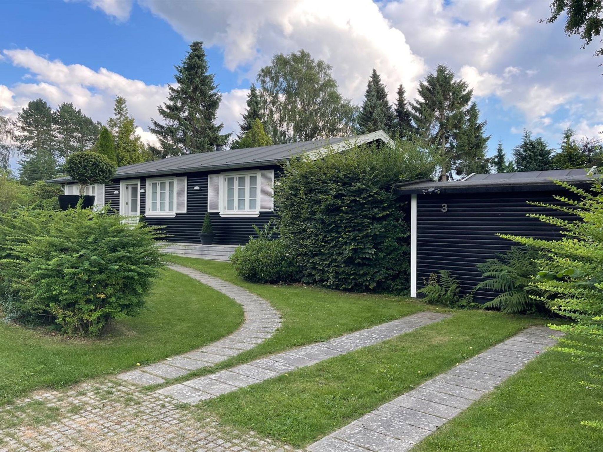"Har" - 685m from the sea", huis 5-kamers 144 m2. Het objekt is geschikt voor 7 volwassenen. Woonkamer met TV. 1 kamer met 1 2-pers bed. 1 kamer met 1 2-pers bed. Studio 1 kamer met met 1 2-pers bed. ..